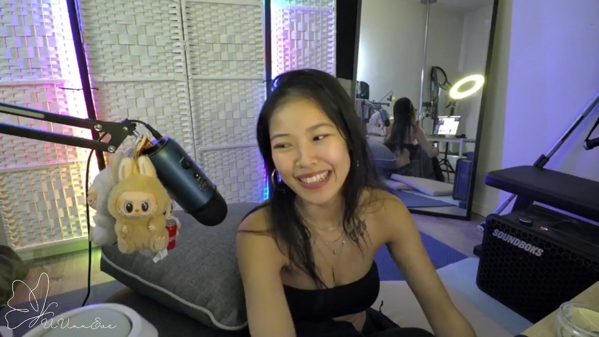 Gallery image thumbnail from Vivixxeve's myfreecams stream on, 11/25/2025, 23:04 image 17 of 20