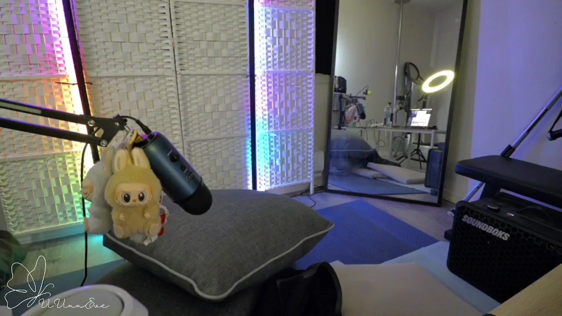 Gallery image thumbnail from Vivixxeve's myfreecams stream on, 11/25/2025, 23:04 image 19 of 20