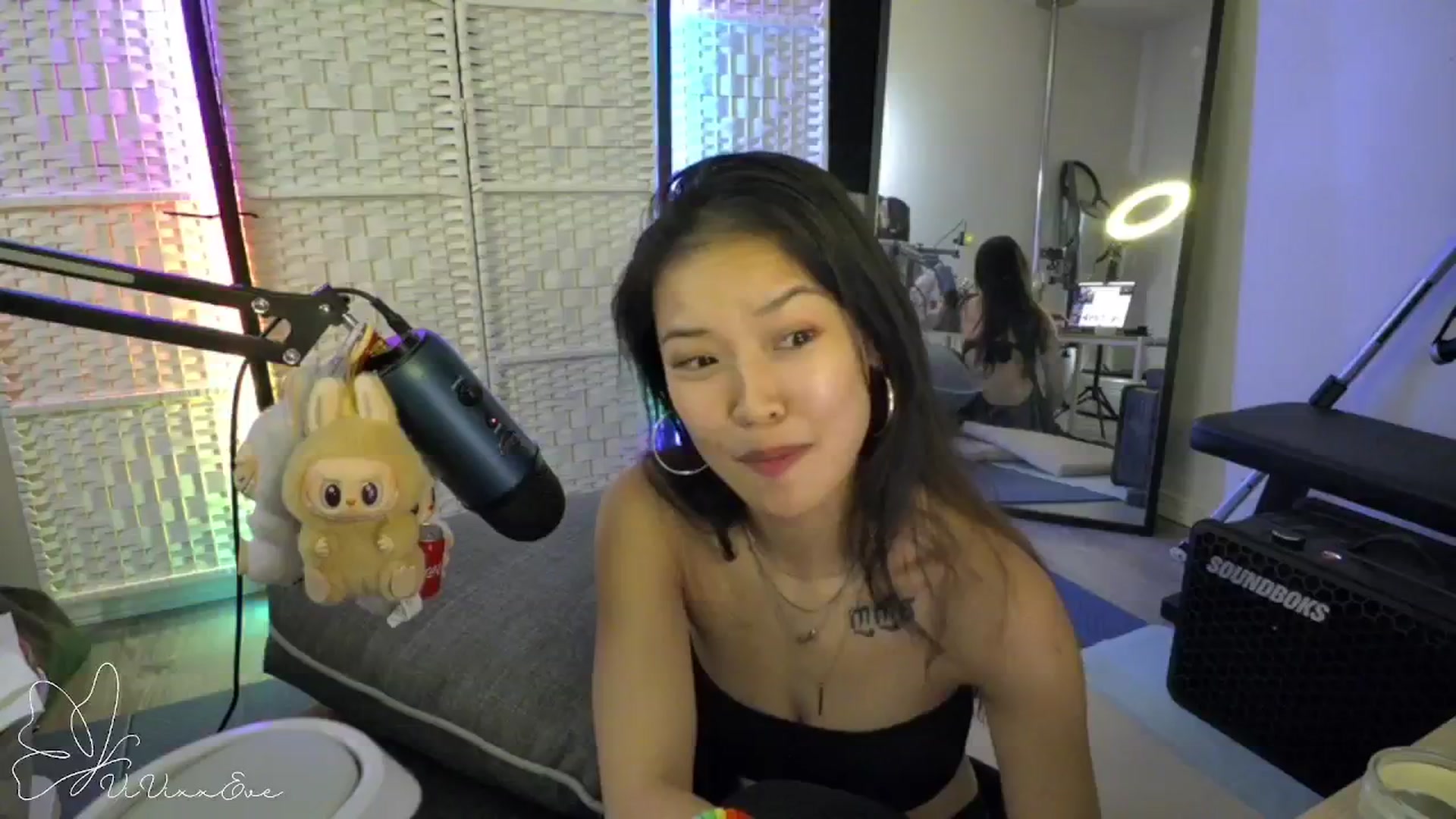 Gallery image thumbnail from Vivixxeve's myfreecams stream on, 11/25/2025, 23:04 image 15 of 20