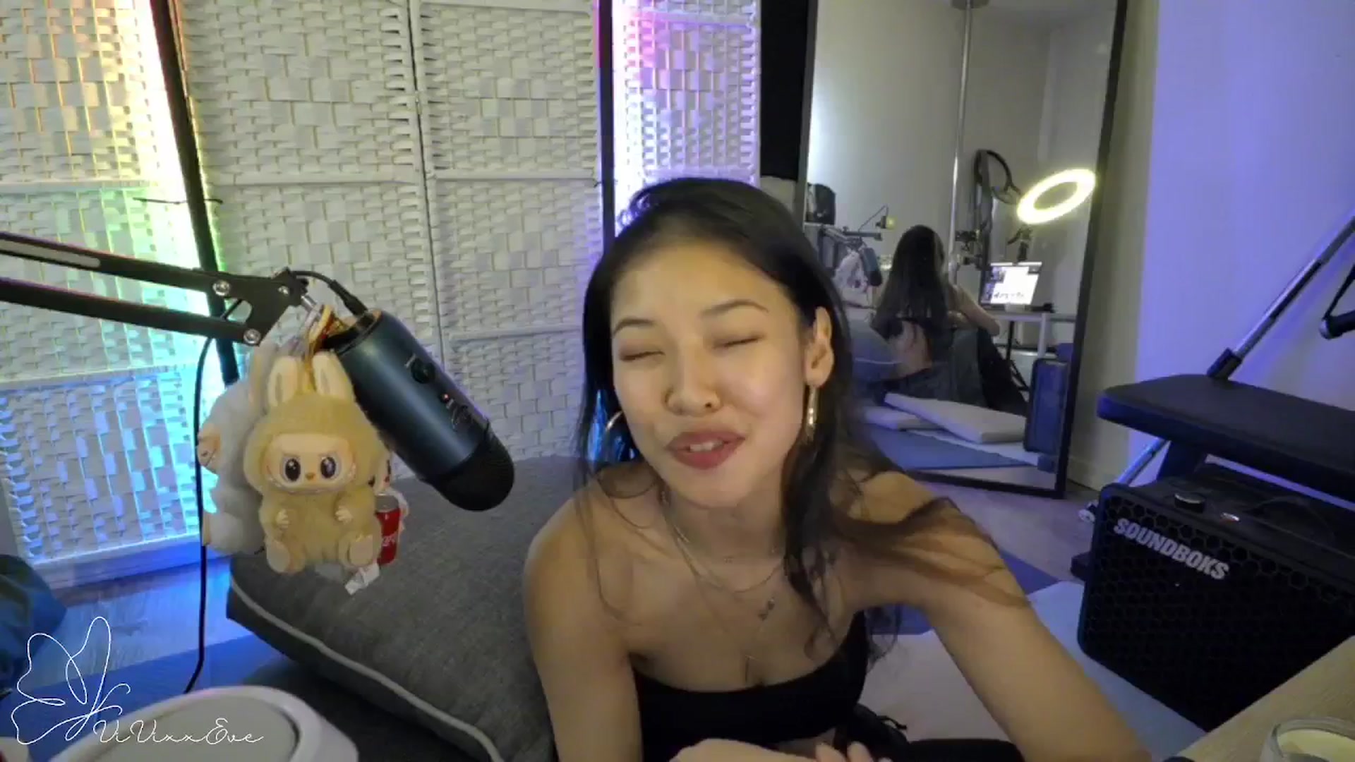 Gallery image thumbnail from Vivixxeve's myfreecams stream on, 11/25/2025, 23:04 image 16 of 20