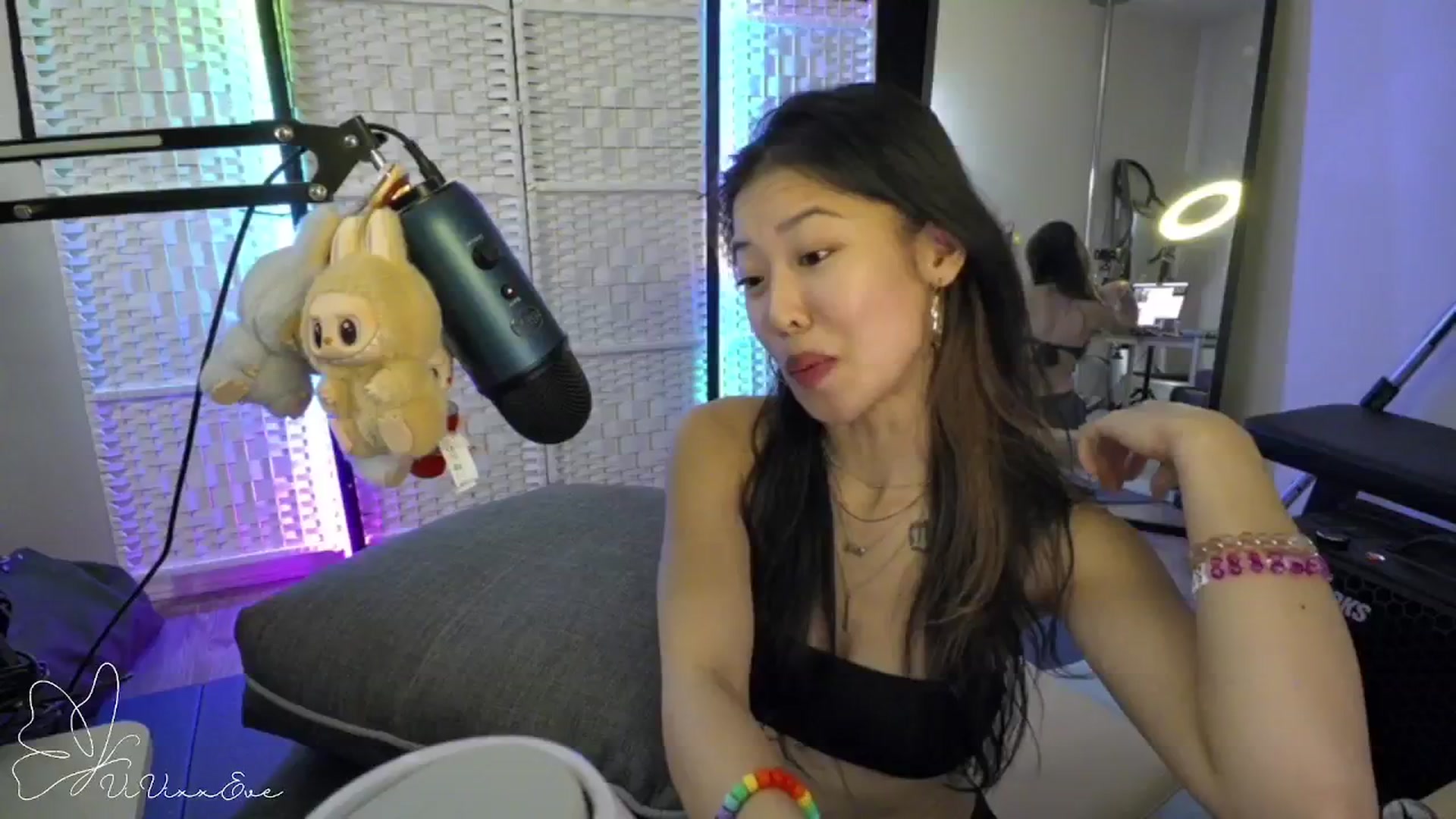 Gallery image thumbnail from Vivixxeve's myfreecams stream on, 11/25/2025, 23:04 image 5 of 20