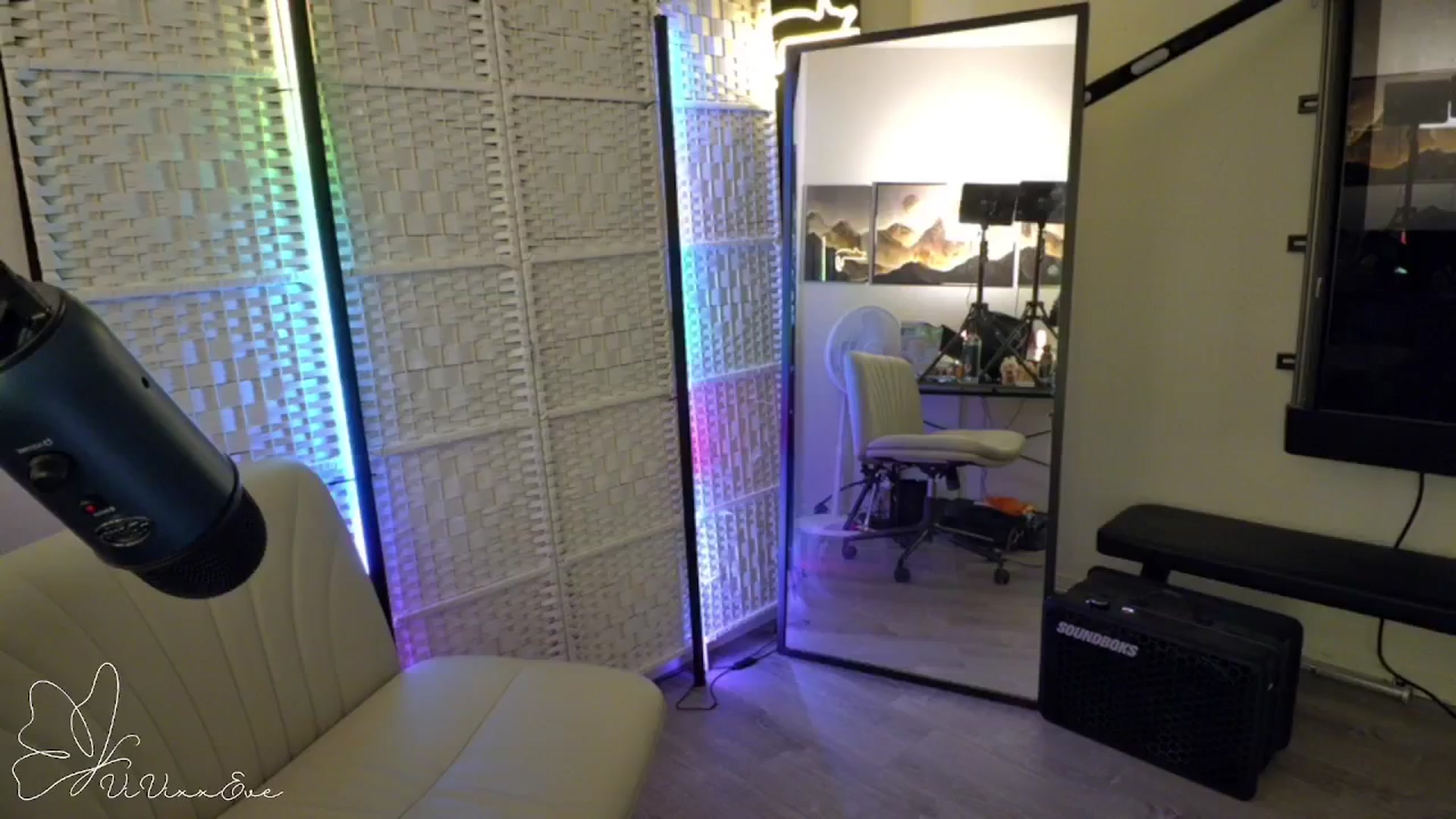 Gallery image thumbnail from Vivixxeve's myfreecams stream on, 12/03/2025, 23:09 image 15 of 20