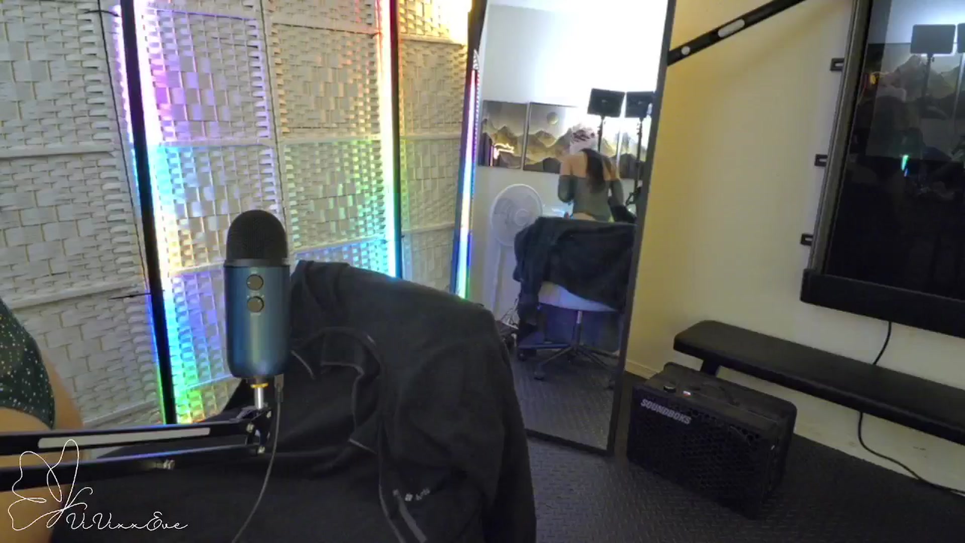 Gallery image thumbnail from Vivixxeve's myfreecams stream on, 12/25/2025, 03:50 image 9 of 20