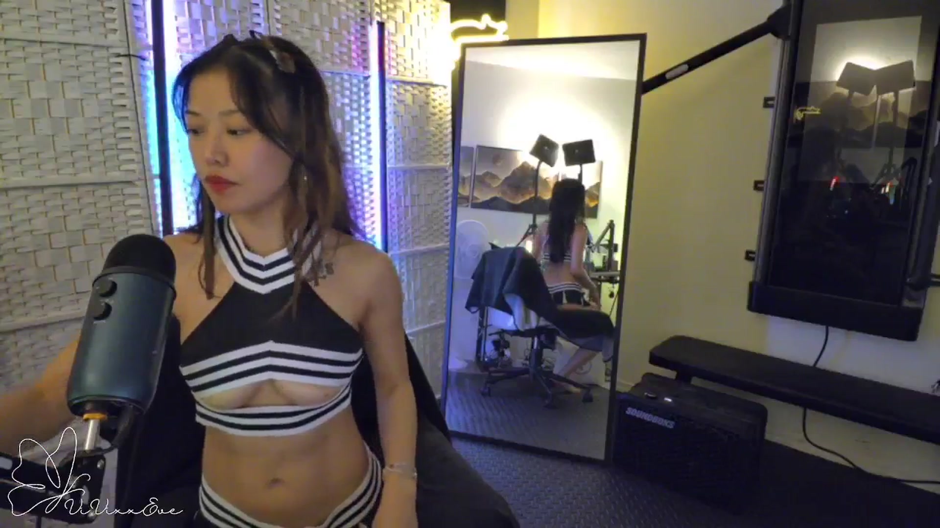 Gallery image thumbnail from Vivixxeve's myfreecams stream on, 01/15/2026, 03:02 image 18 of 20