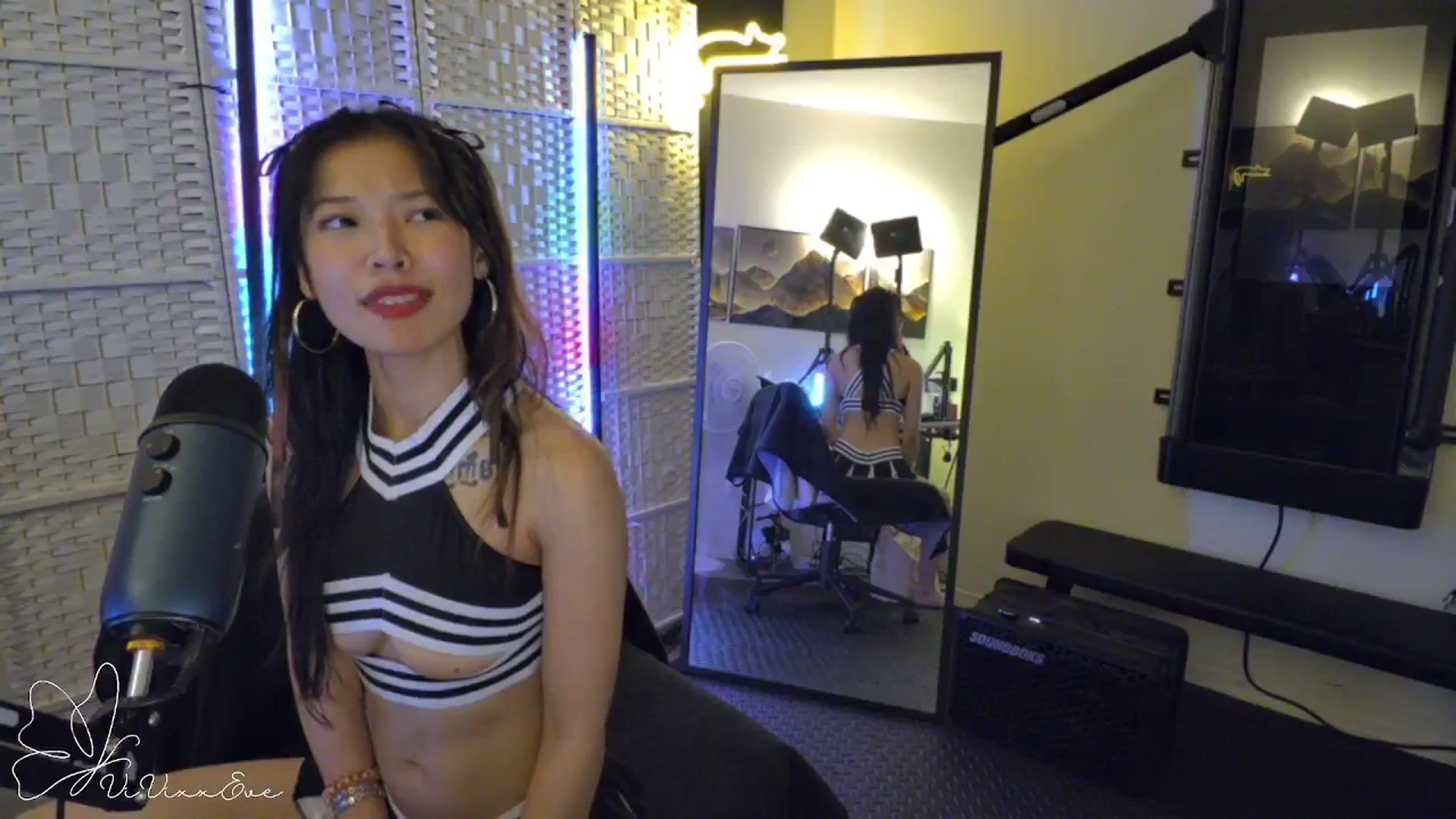 Gallery image thumbnail from Vivixxeve's myfreecams stream on, 01/15/2026, 03:02 image 14 of 20