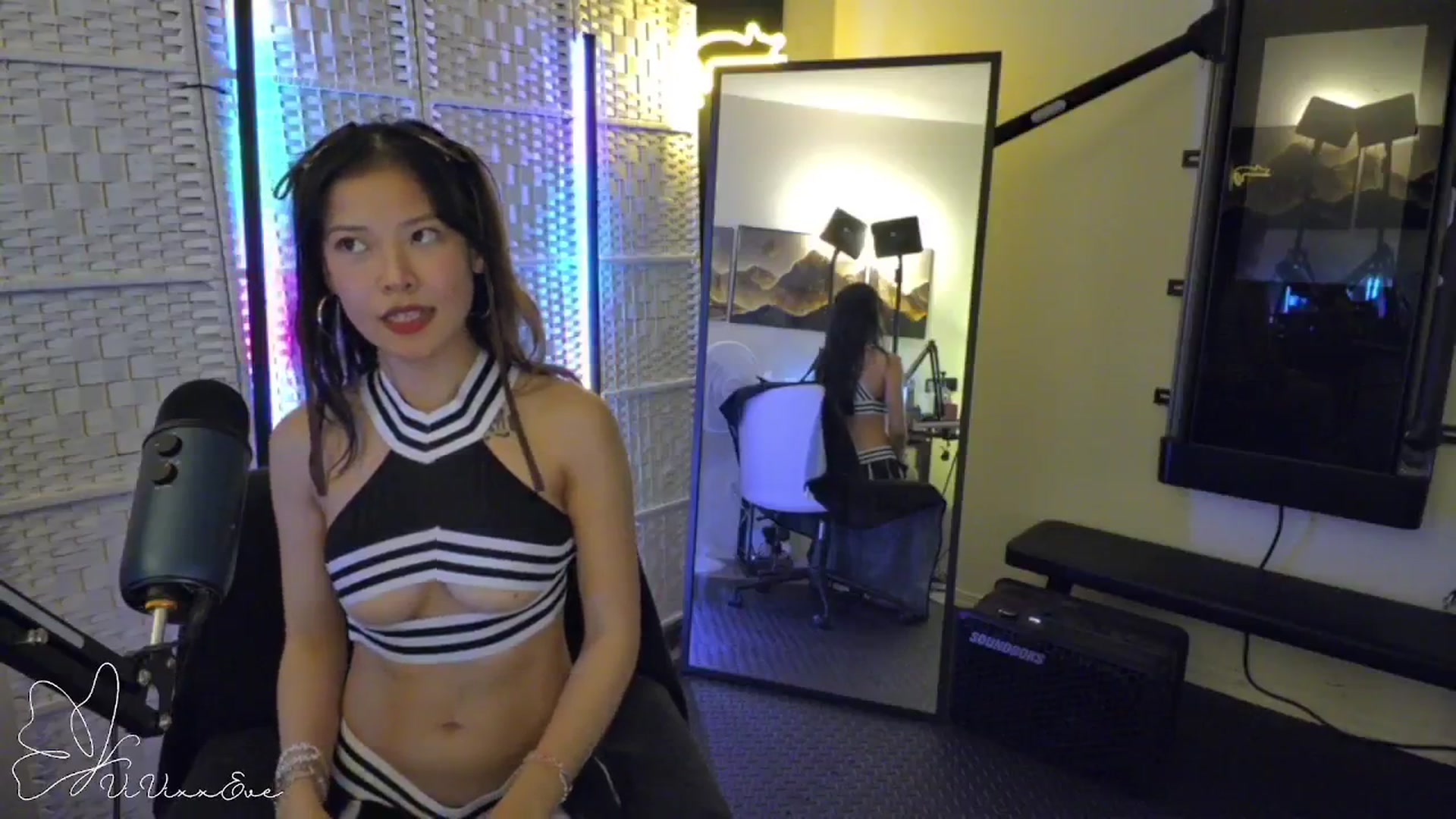 Gallery image thumbnail from Vivixxeve's myfreecams stream on, 01/15/2026, 03:02 image 10 of 20
