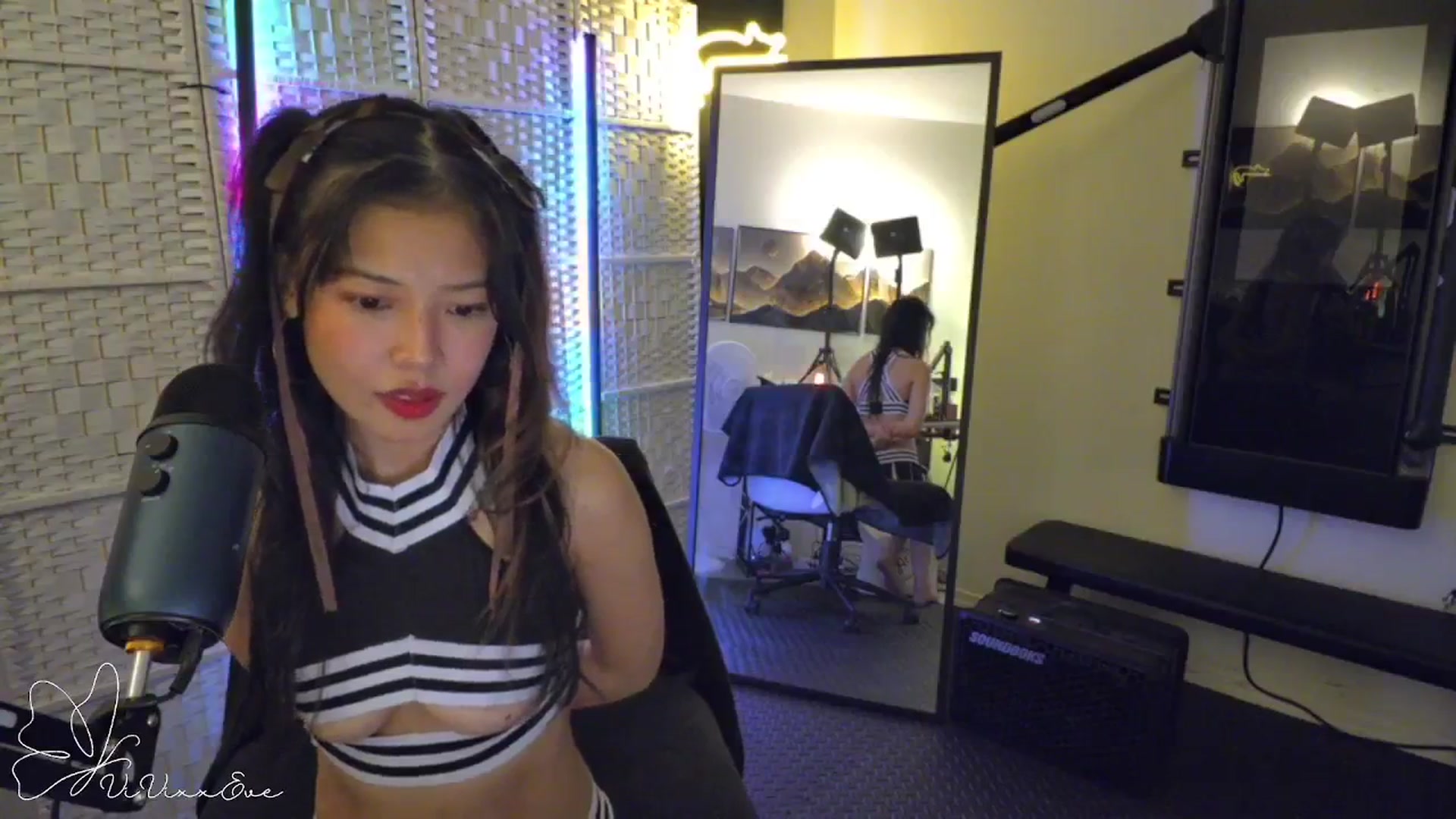 Gallery image thumbnail from Vivixxeve's myfreecams stream on, 01/15/2026, 03:02 image 15 of 20