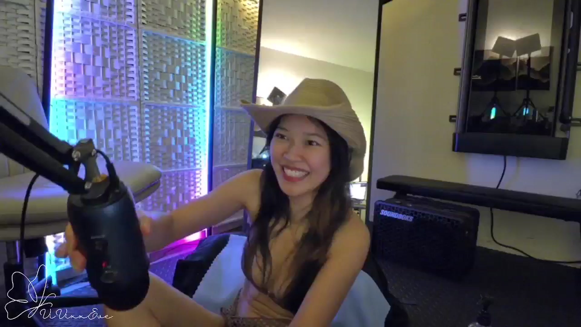 Gallery image thumbnail from Vivixxeve's myfreecams stream on, 01/16/2026, 06:24 image 19 of 20