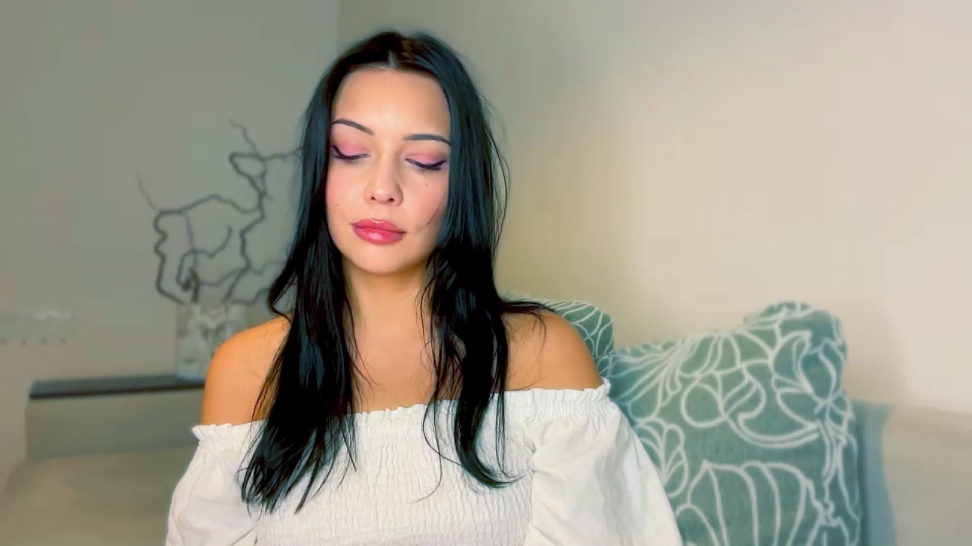 Gallery image thumbnail from VivvAmm's myfreecams stream on, 10/15/2025, 20:01 image 5 of 20