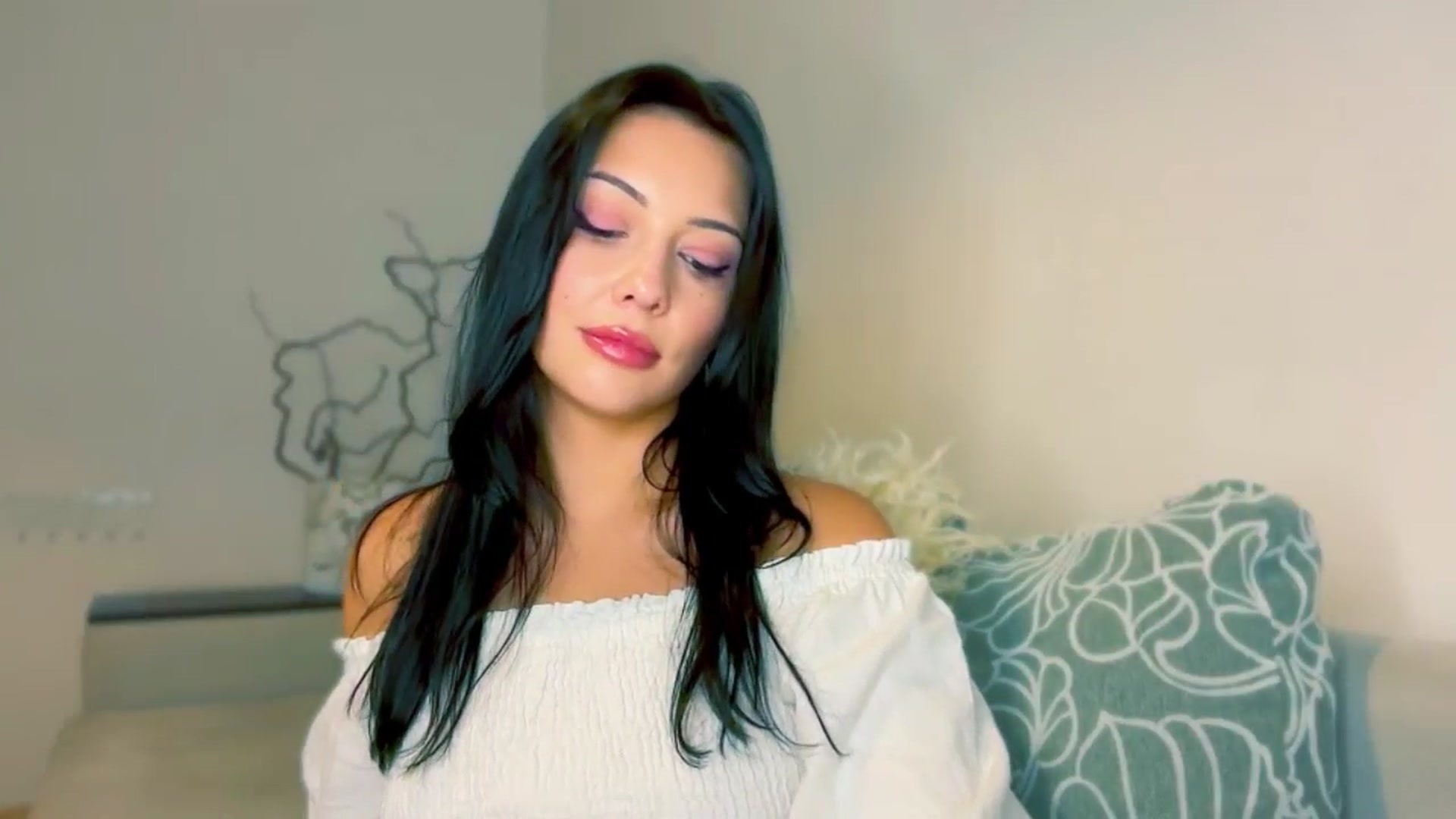 Gallery image thumbnail from VivvAmm's myfreecams stream on, 10/15/2025, 21:32 image 8 of 20