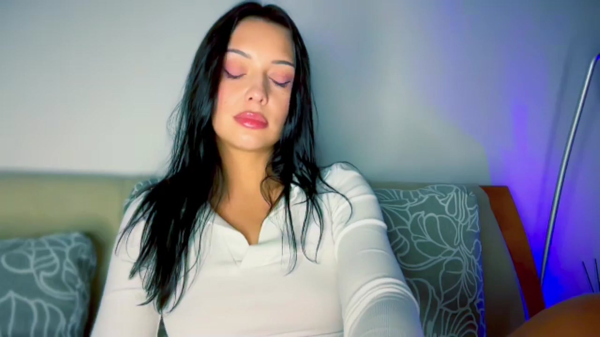 Gallery image thumbnail from VivvAmm's myfreecams stream on, 10/19/2025, 18:54 image 9 of 20