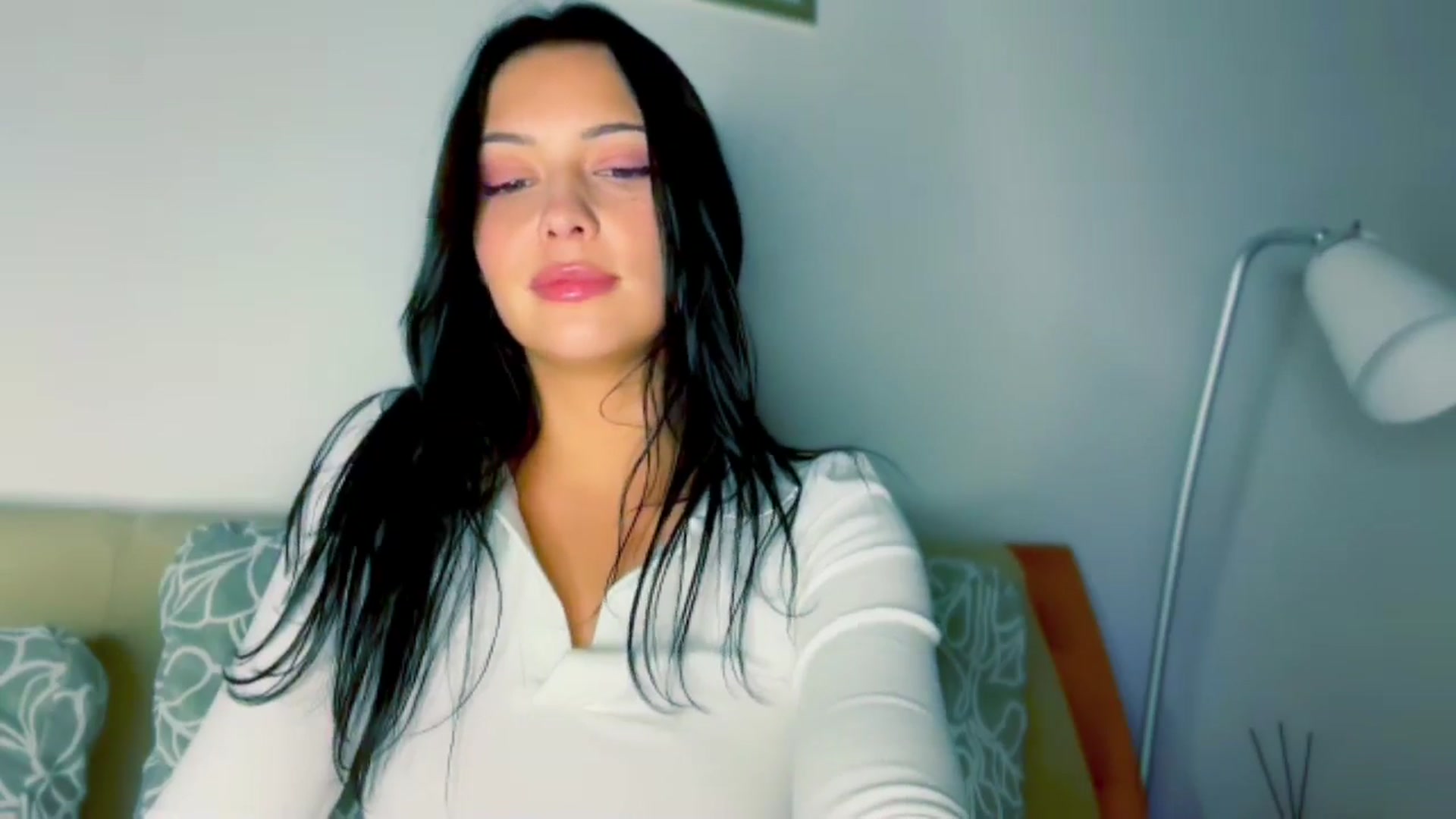 Gallery image thumbnail from VivvAmm's myfreecams stream on, 10/19/2025, 22:44 image 15 of 20