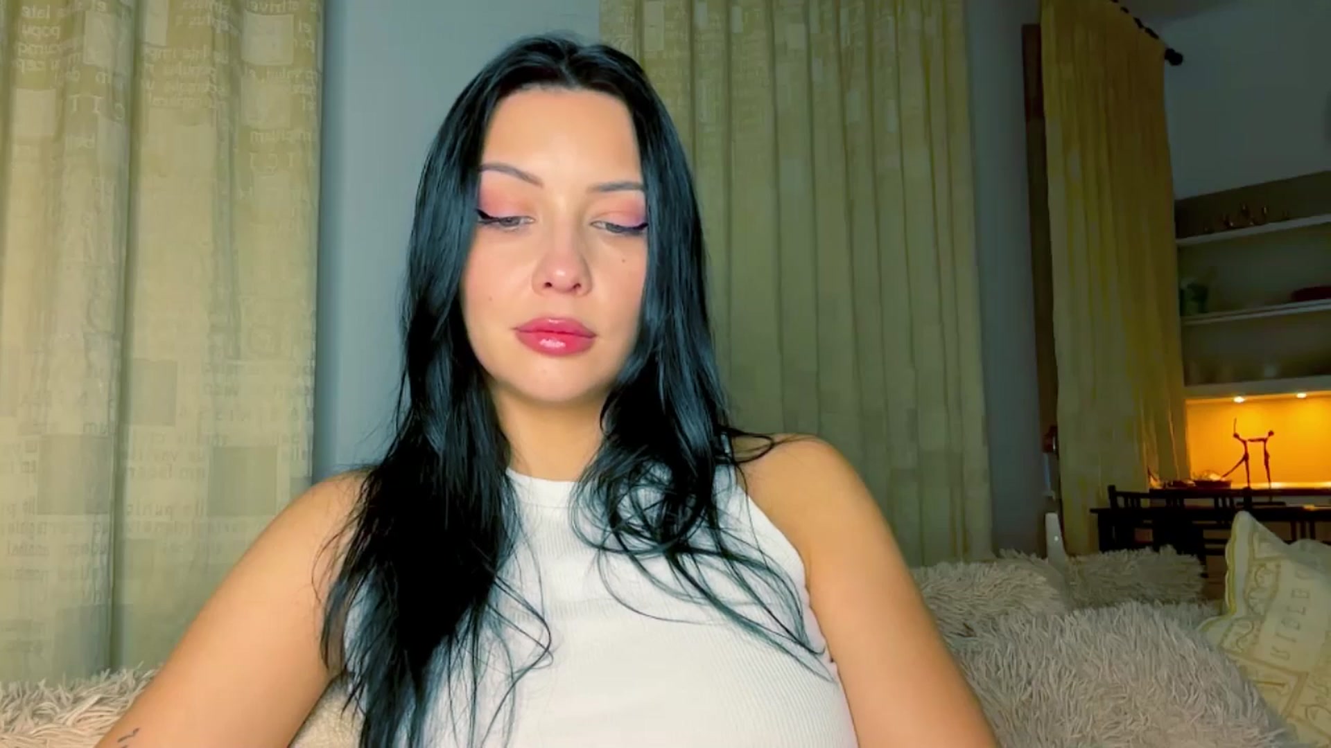 Gallery image thumbnail from VivvAmm's myfreecams stream on, 11/13/2025, 17:54 image 12 of 20
