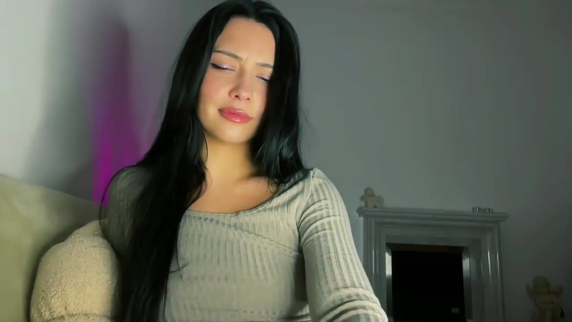 Gallery image thumbnail from VivvAmm's myfreecams stream on, 02/06/2026, 19:12 image 11 of 20