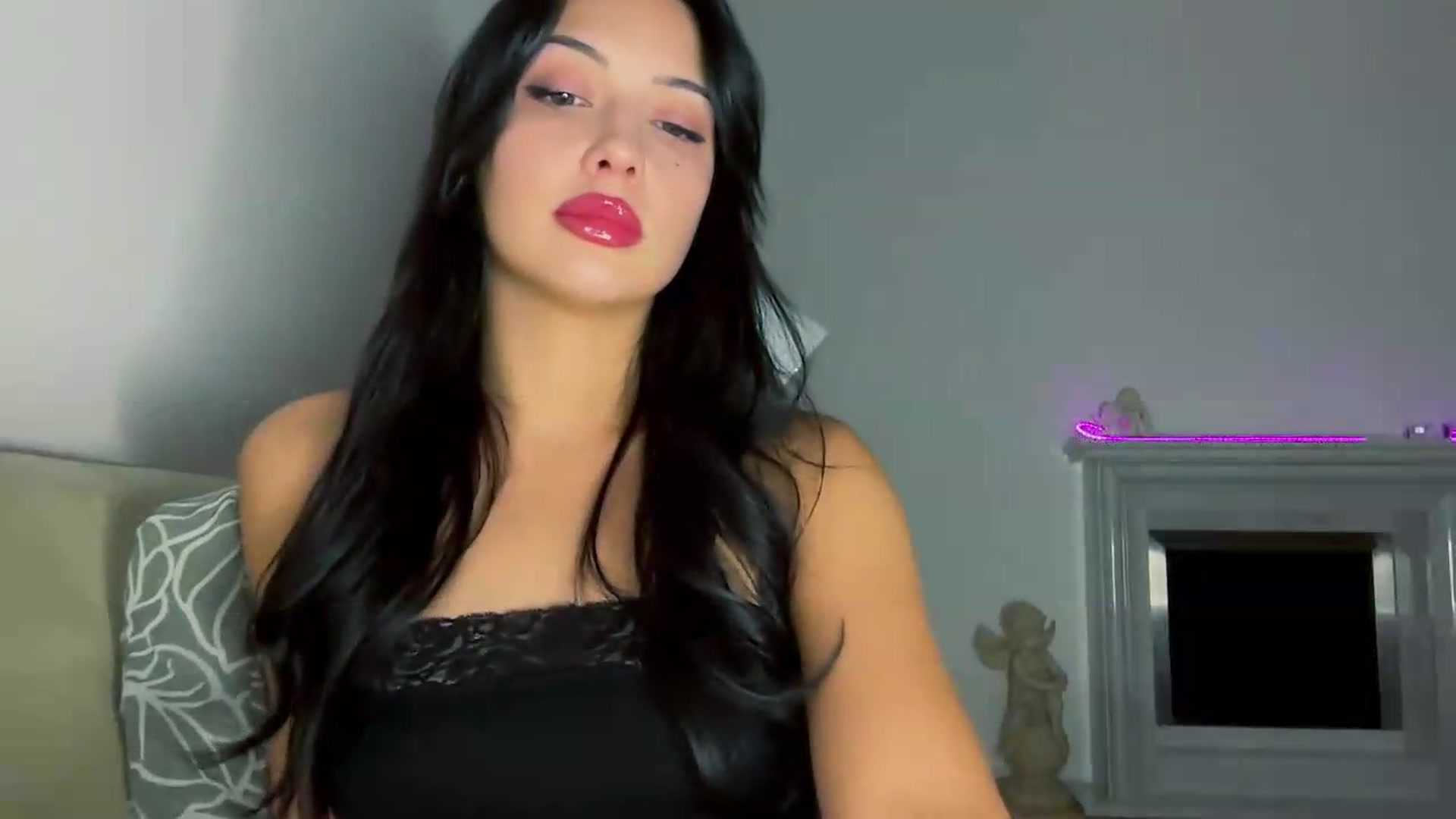 Gallery image thumbnail from VivvAmm's myfreecams stream on, 08/26/2026, 18:37 image 16 of 20
