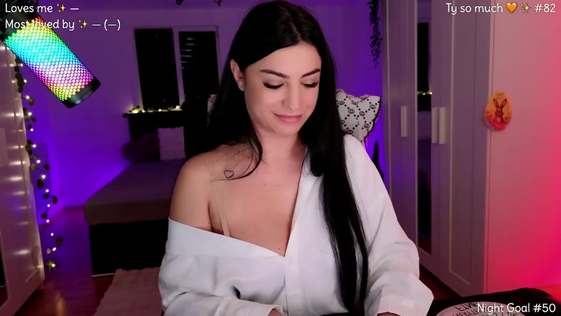 Gallery image thumbnail from VixXxen's myfreecams stream on, 04/06/2026, 24:05 image 6 of 20