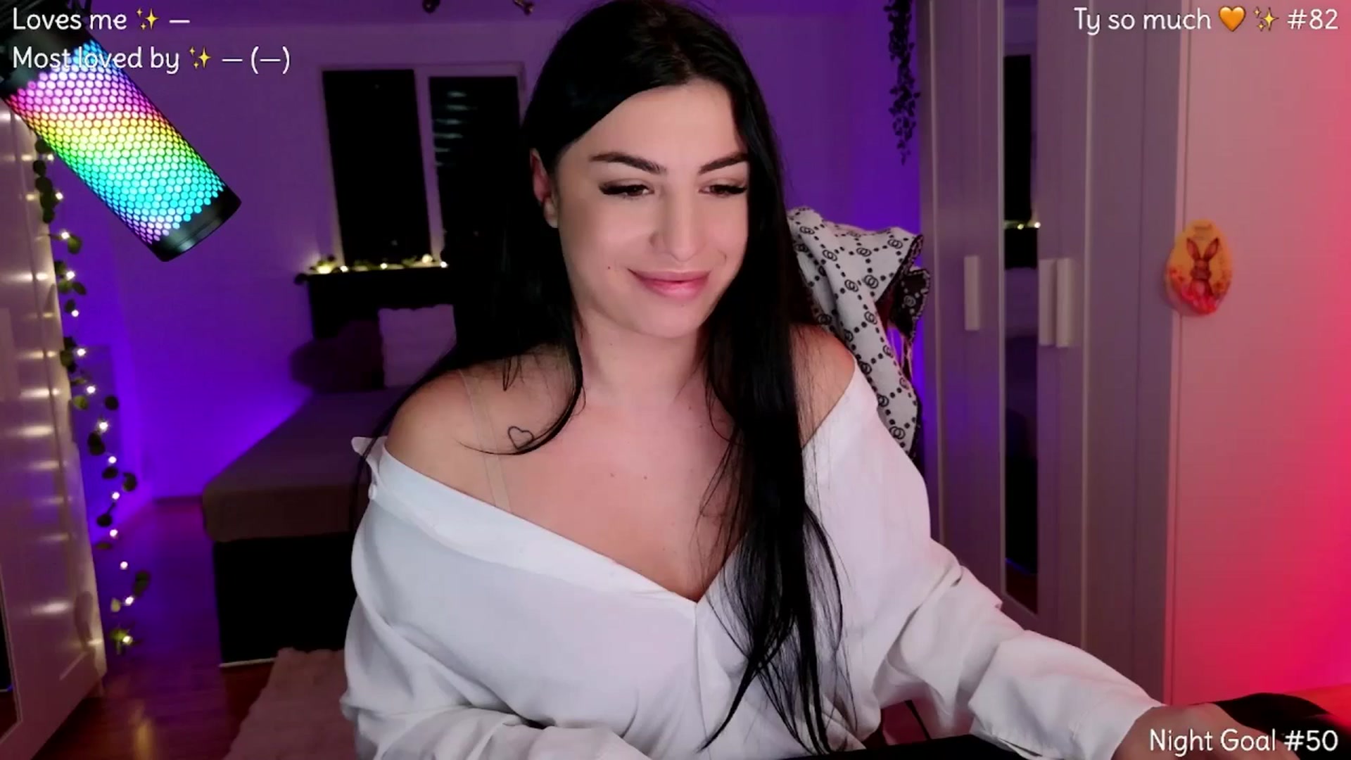 Gallery image thumbnail from VixXxen's myfreecams stream on, 04/06/2026, 24:05 image 3 of 20