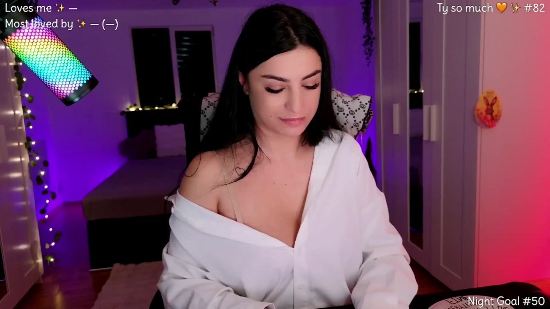 Gallery image thumbnail from VixXxen's myfreecams stream on, 04/06/2026, 24:05 image 5 of 20
