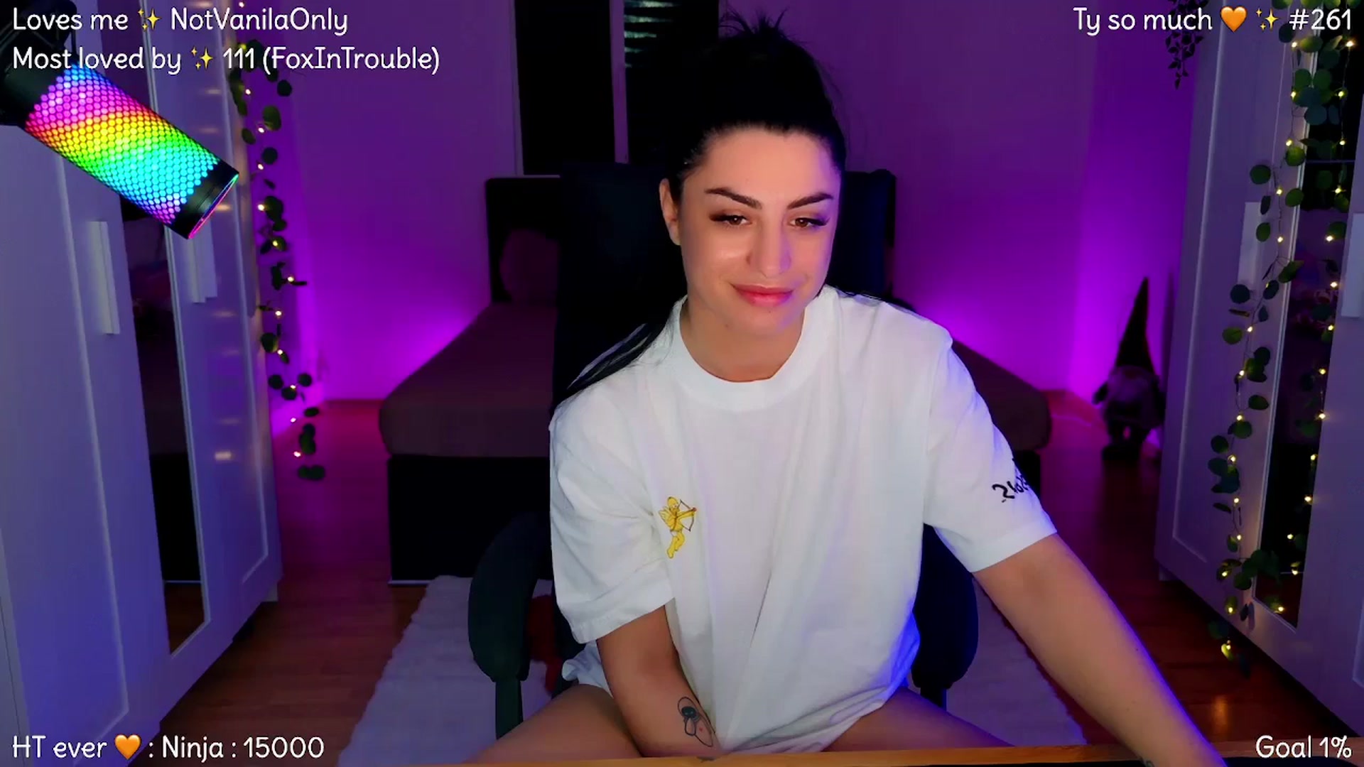 Gallery image thumbnail from VixXxen's myfreecams stream on, 04/19/2026, 02:54 image 20 of 20