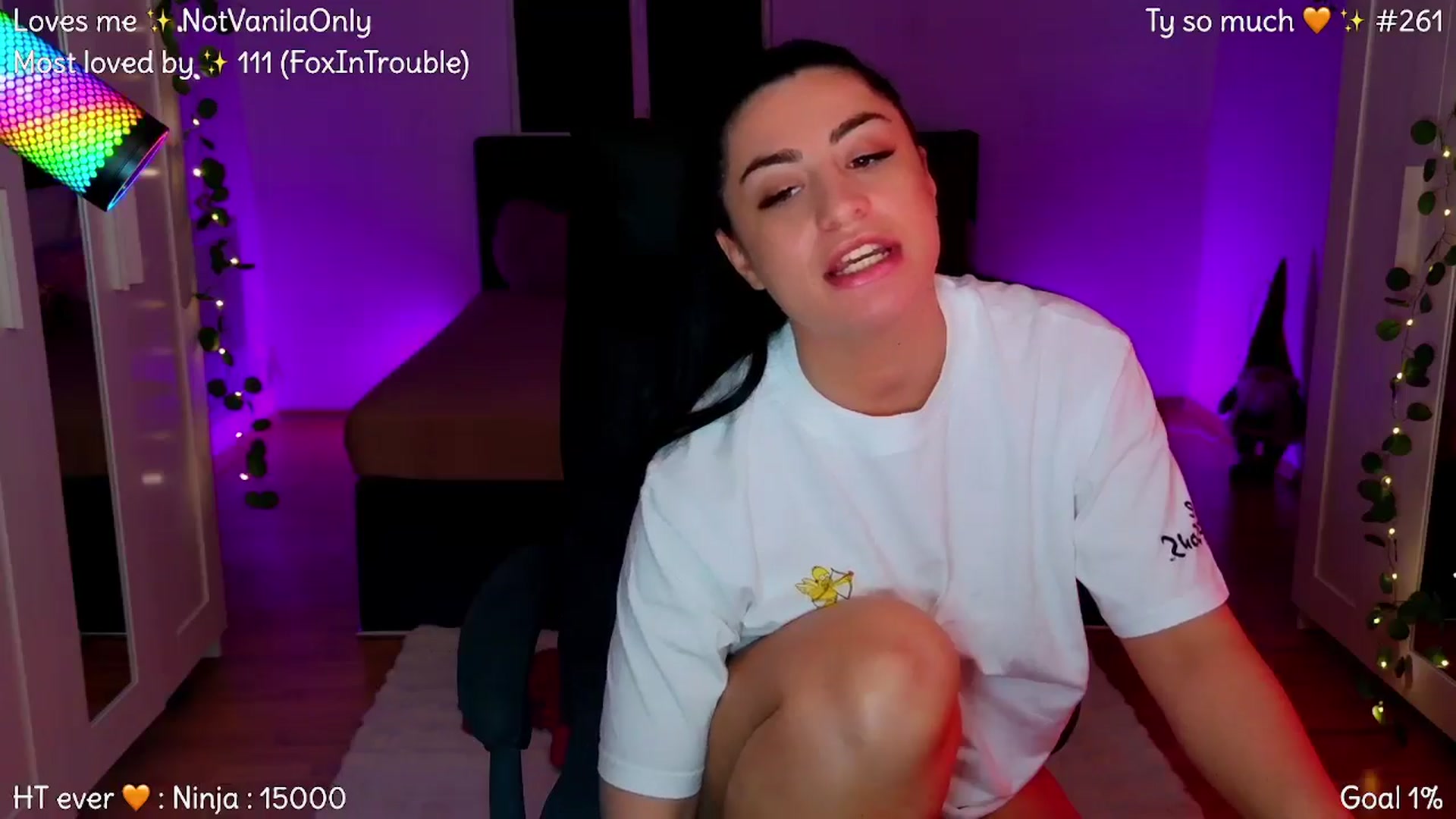 Gallery image thumbnail from VixXxen's myfreecams stream on, 04/19/2026, 02:54 image 19 of 20
