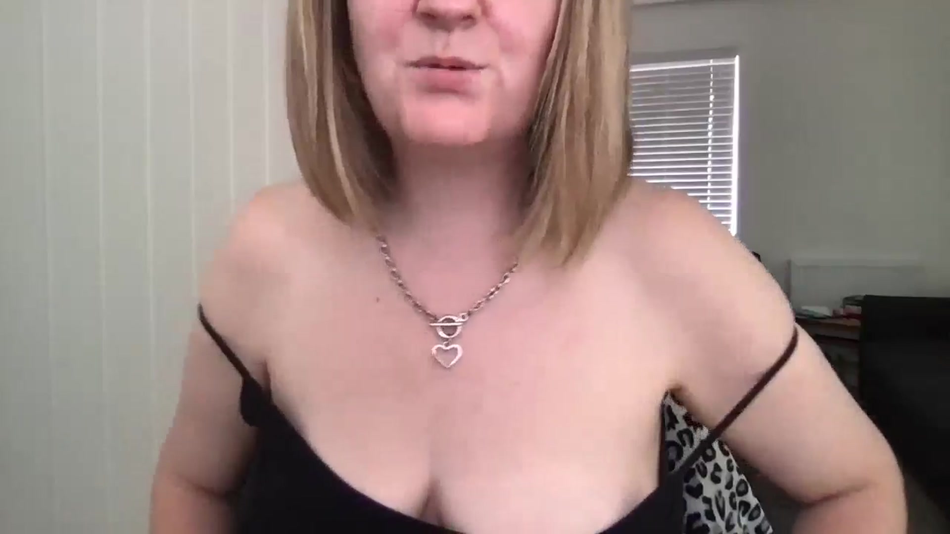 Gallery image thumbnail from VixenRosie's myfreecams stream on, 08/24/2025, 11:10 image 18 of 20