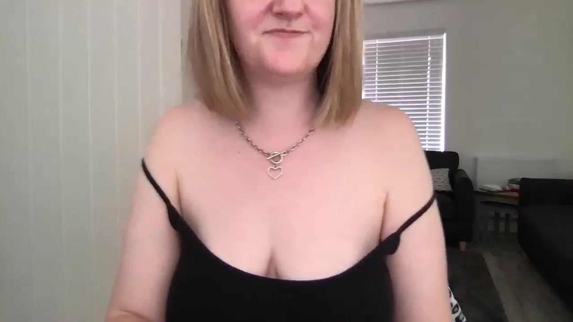 Gallery image thumbnail from VixenRosie's myfreecams stream on, 08/24/2025, 11:10 image 12 of 20