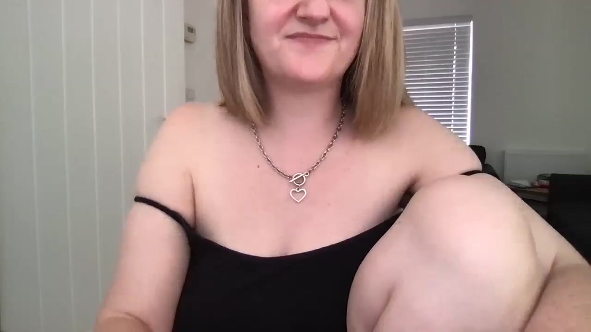 Gallery image thumbnail from VixenRosie's myfreecams stream on, 08/24/2025, 12:16 image 6 of 20