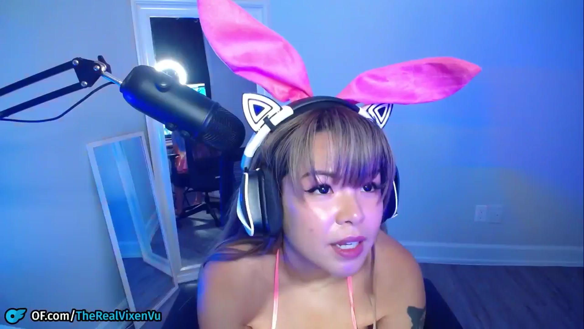 Gallery image thumbnail from VixenVu's myfreecams stream on, 10/17/2024, 03:16 image 16 of 20