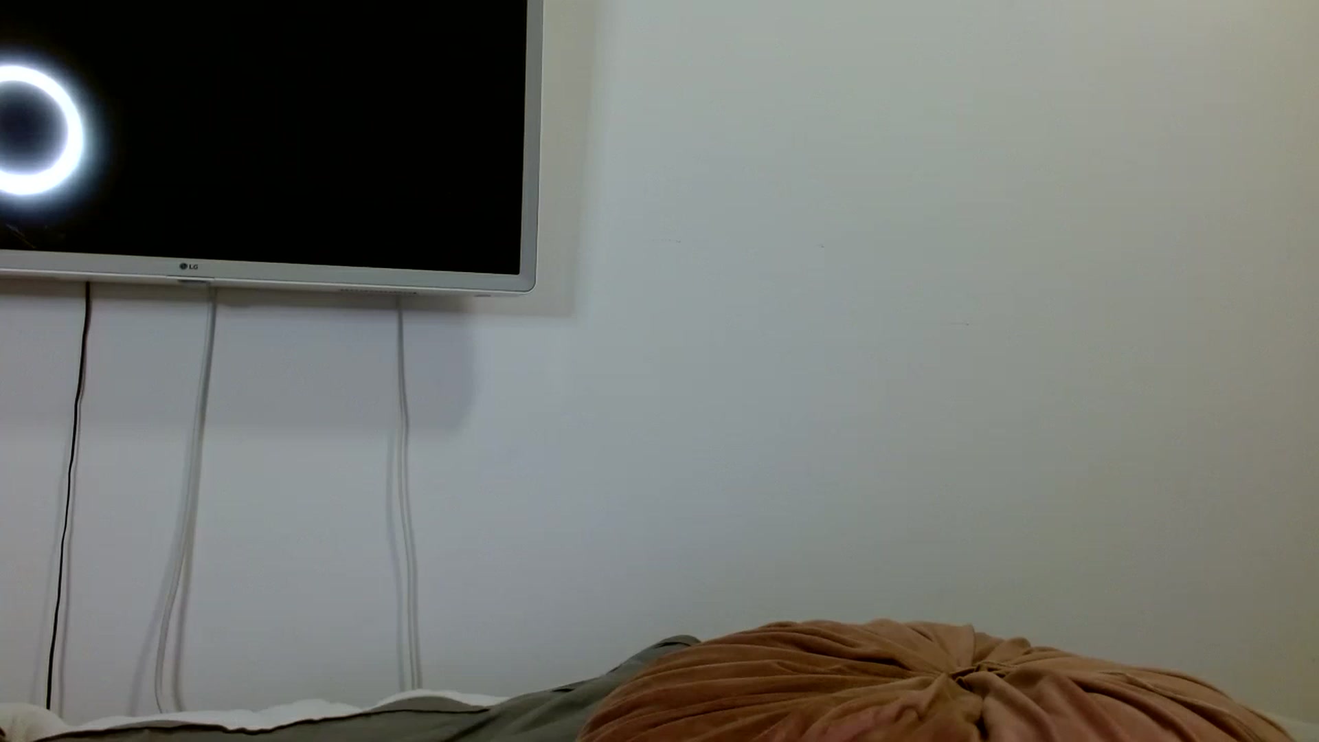 Gallery image thumbnail from Vixen_Eliana's myfreecams stream on, 12/04/2022, 02:10 image 10 of 20