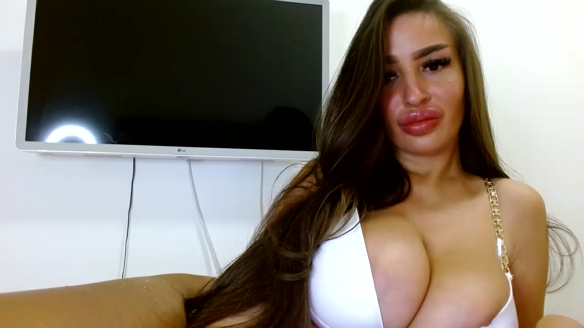 Gallery image thumbnail from Vixen_Eliana's myfreecams stream on, 02/01/2023, 01:25 image 18 of 20