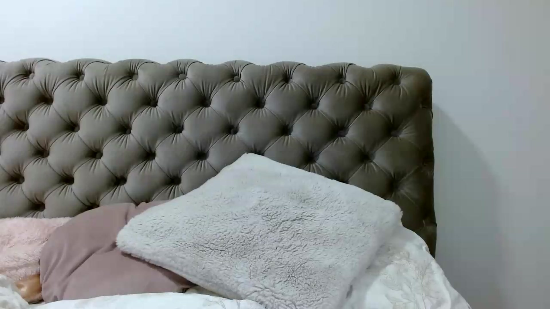 Gallery image thumbnail from Vixen_Eliana's myfreecams stream on, 05/25/2026, 04:32 image 9 of 20