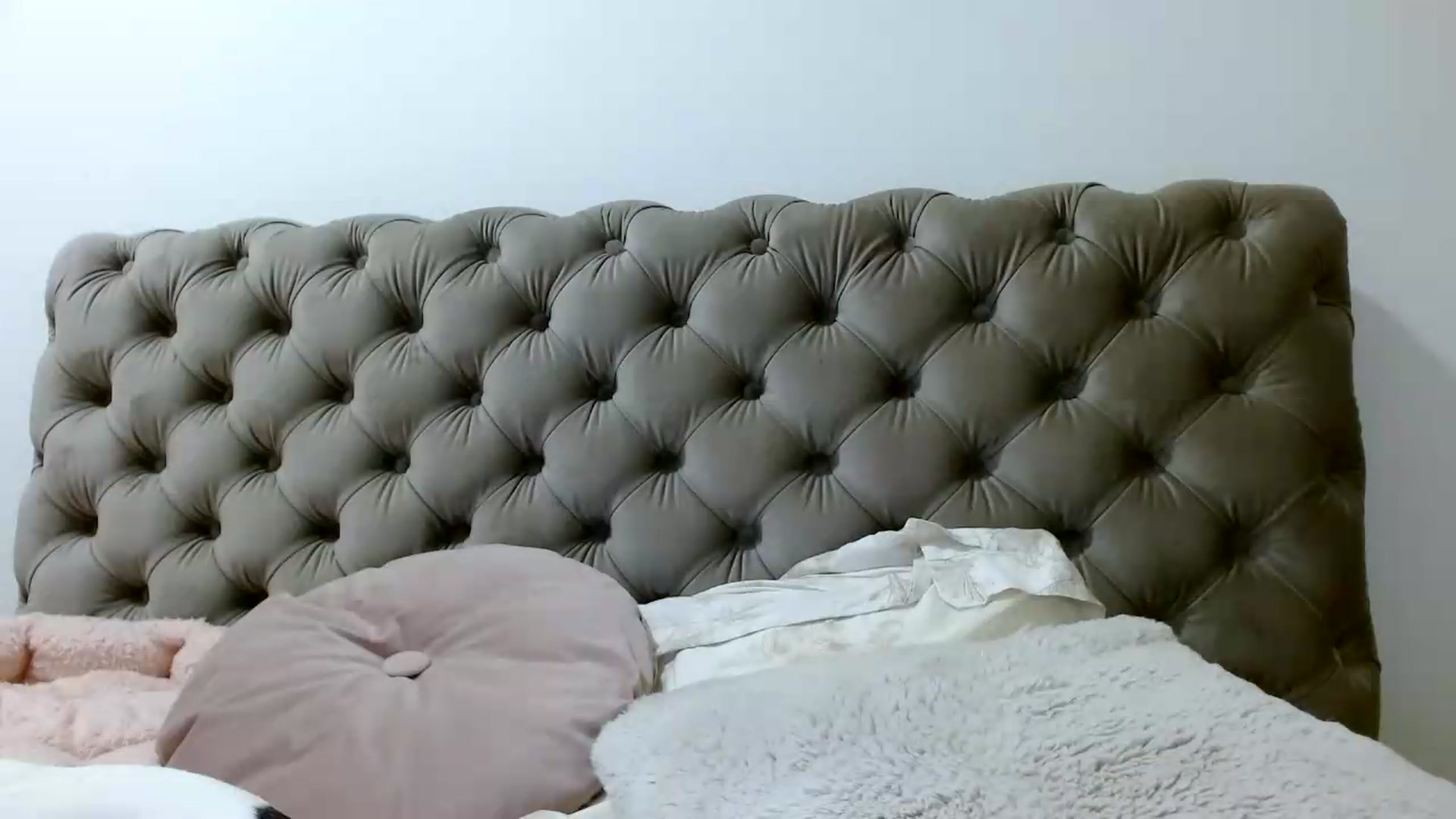 Gallery image thumbnail from Vixen_Eliana's myfreecams stream on, 09/13/2026, 02:22 image 18 of 20