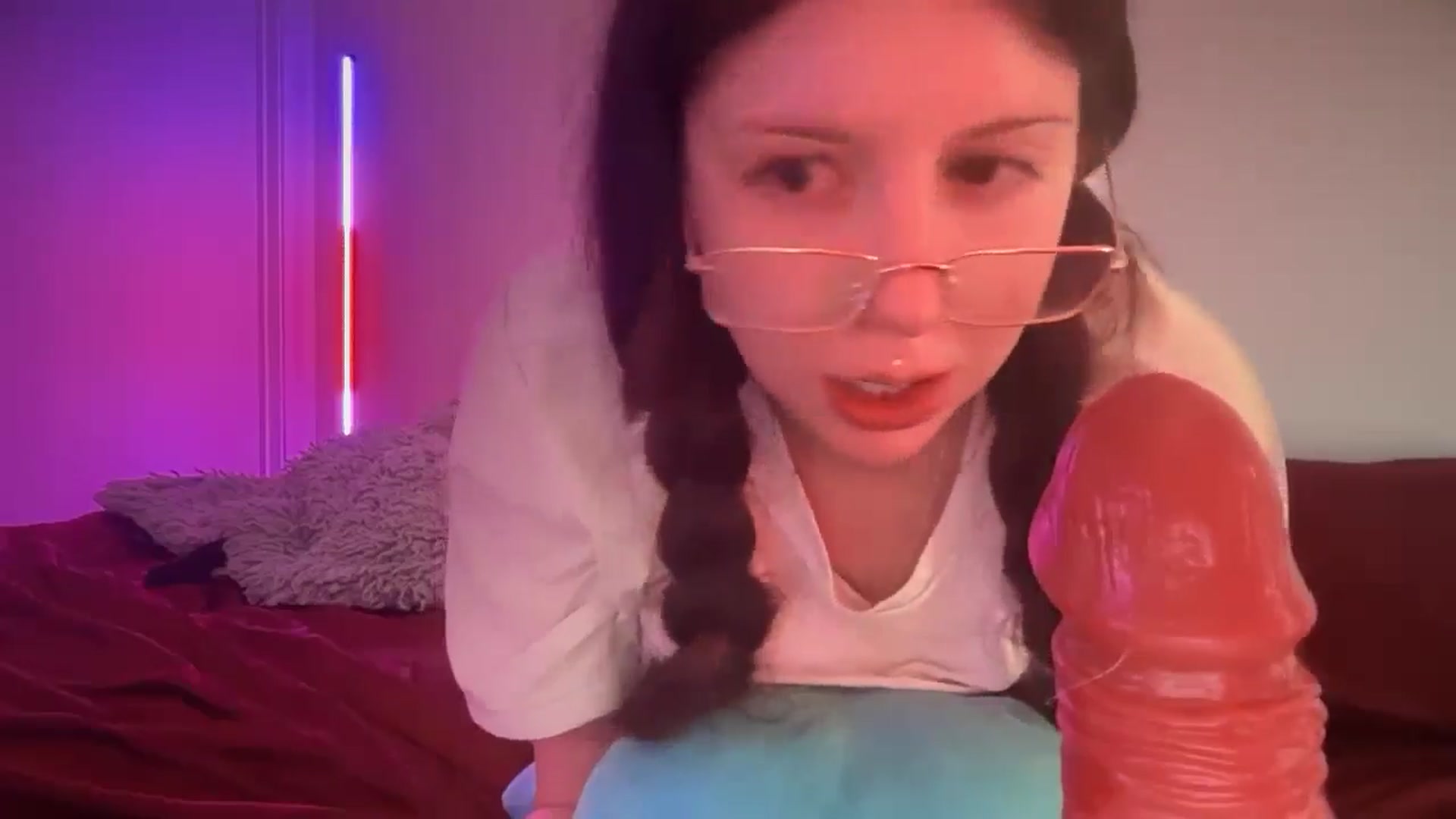 Gallery image thumbnail from Vixendrips's myfreecams stream on, 02/28/2026, 16:06 image 15 of 20