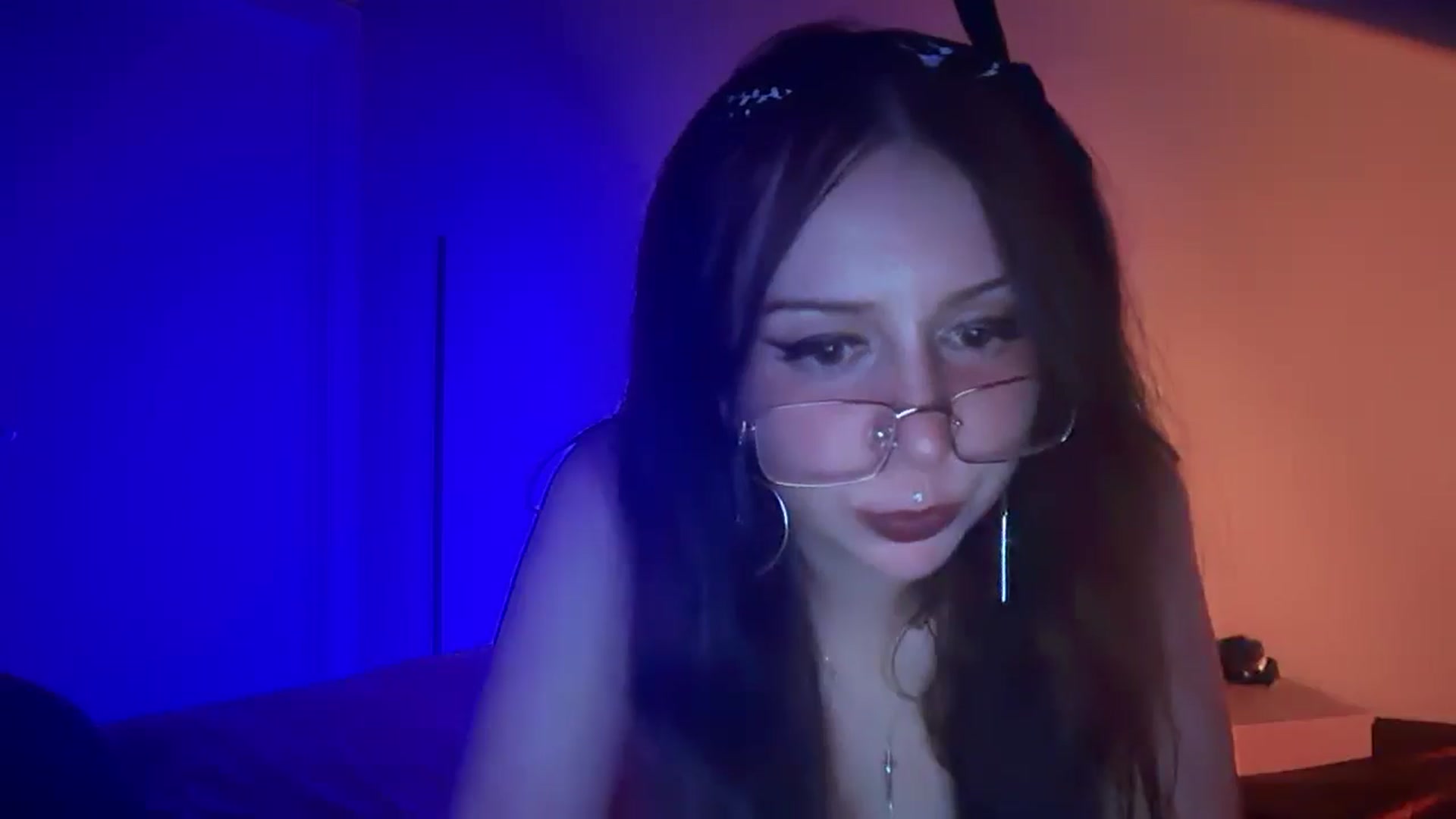 Gallery image thumbnail from Vixendrips's myfreecams stream on, 03/14/2026, 04:09 image 13 of 20
