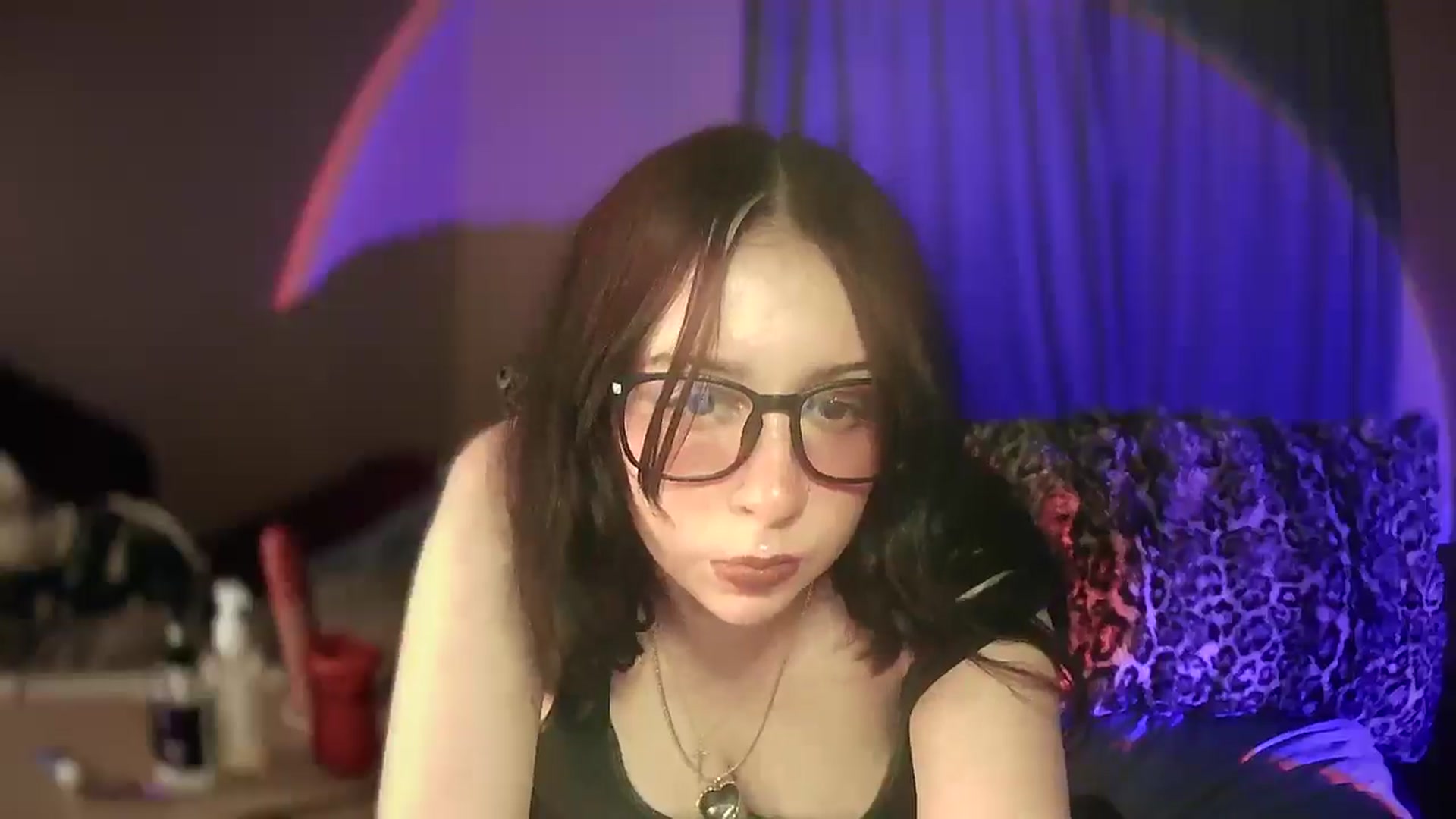 Gallery image thumbnail from Vixendrips's myfreecams stream on, 04/04/2026, 05:18 image 11 of 20