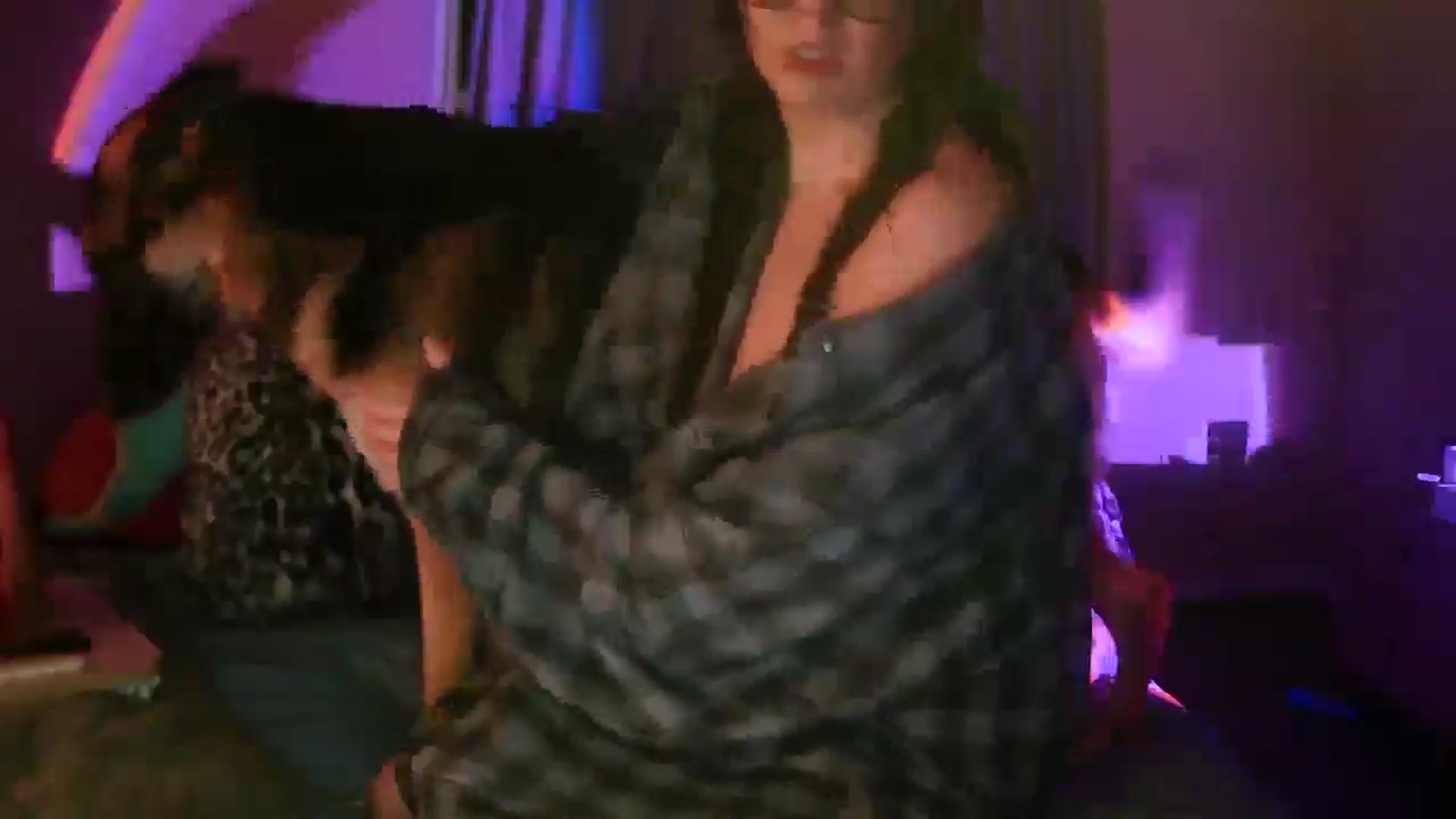 Gallery image thumbnail from Vixendrips's myfreecams stream on, 04/05/2026, 06:42 image 14 of 20