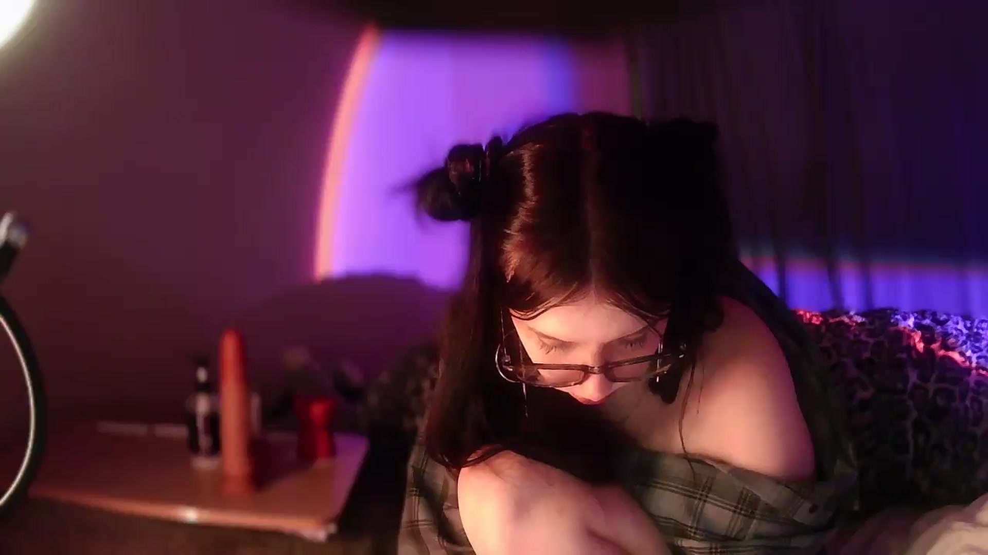 Gallery image thumbnail from Vixendrips's myfreecams stream on, 04/16/2026, 05:27 image 14 of 20