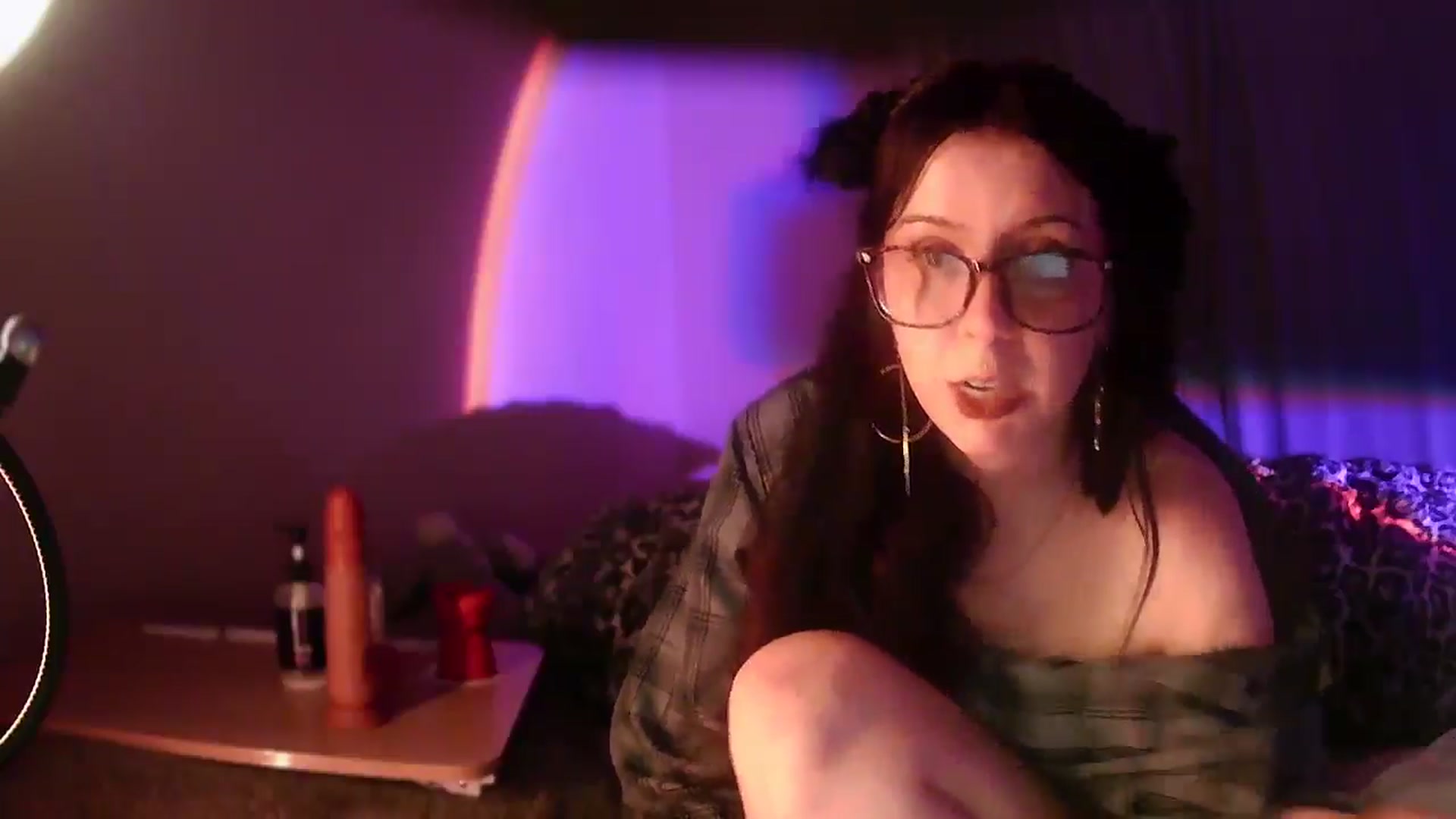 Gallery image thumbnail from Vixendrips's myfreecams stream on, 04/16/2026, 05:27 image 15 of 20