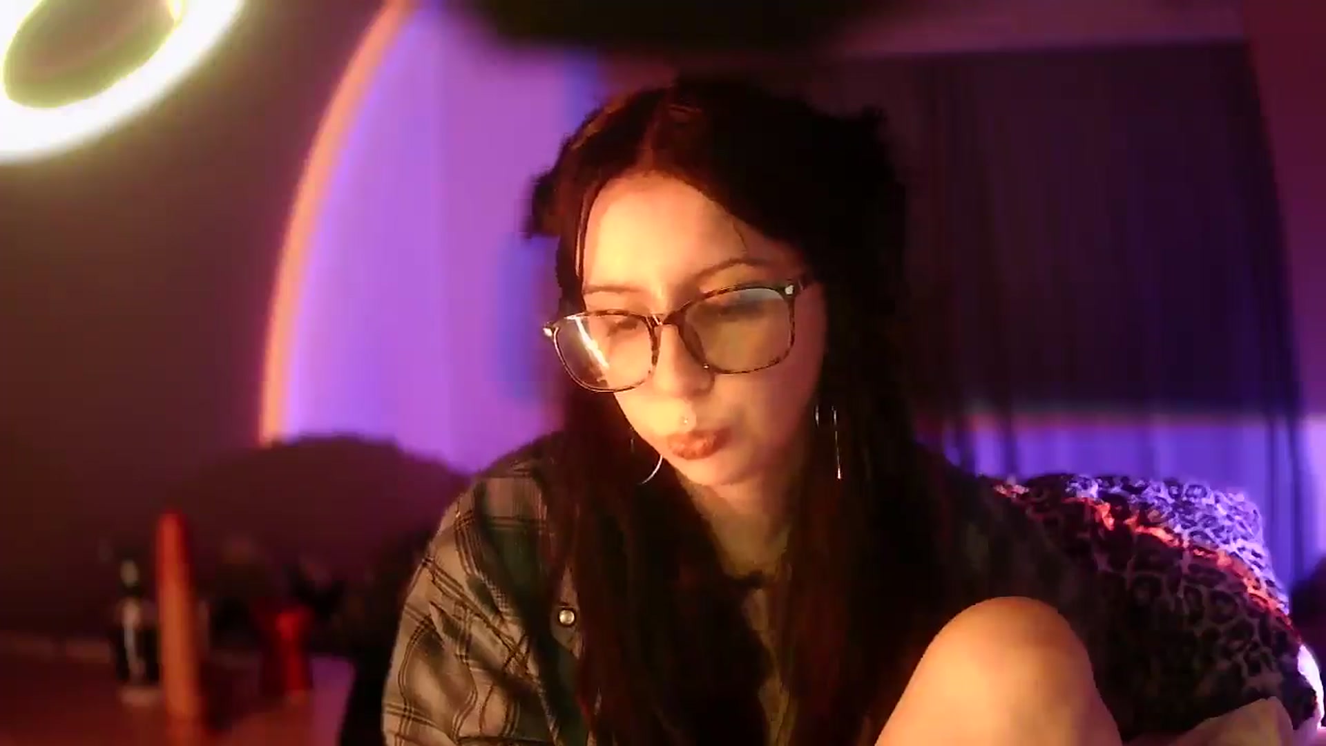 Gallery image thumbnail from Vixendrips's myfreecams stream on, 04/16/2026, 05:27 image 4 of 20