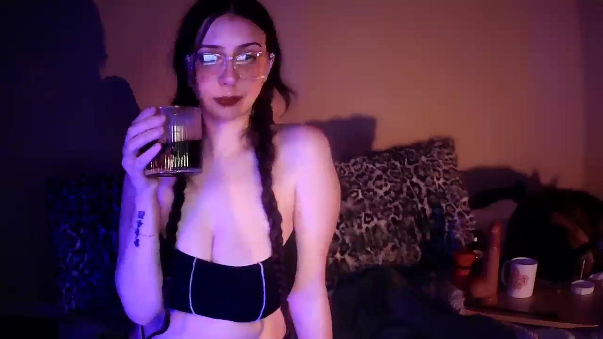 Gallery image thumbnail from Vixendrips's myfreecams stream on, 04/25/2026, 01:31 image 14 of 20