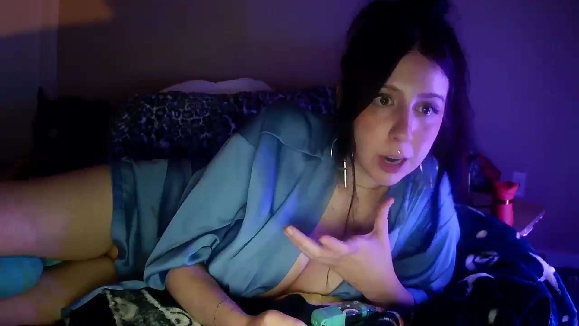 Gallery image thumbnail from Vixendrips's myfreecams stream on, 04/29/2026, 24:31 image 11 of 20