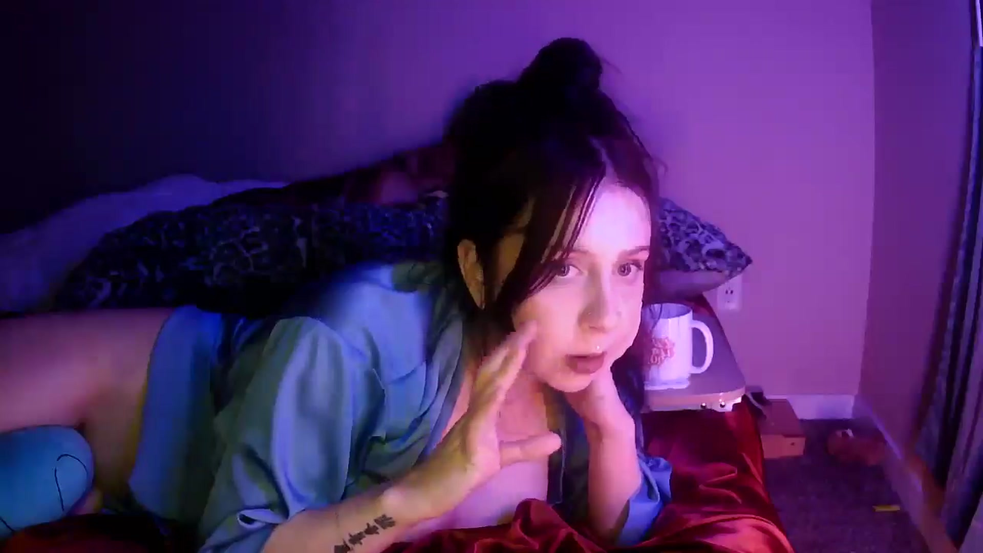 Gallery image thumbnail from Vixendrips's myfreecams stream on, 04/29/2026, 08:43 image 5 of 20