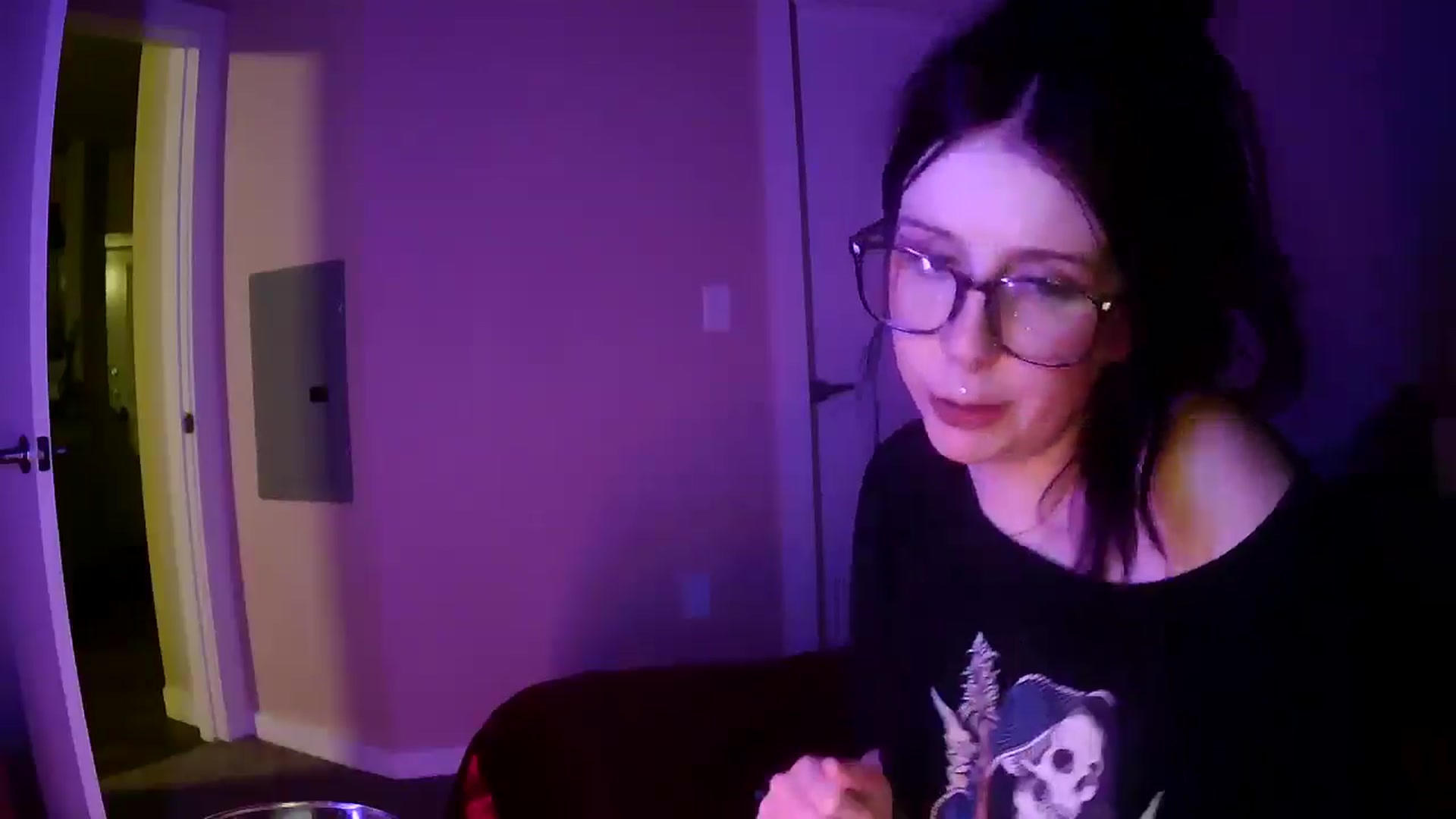 Gallery image thumbnail from Vixendrips's myfreecams stream on, 04/29/2026, 11:09 image 7 of 20