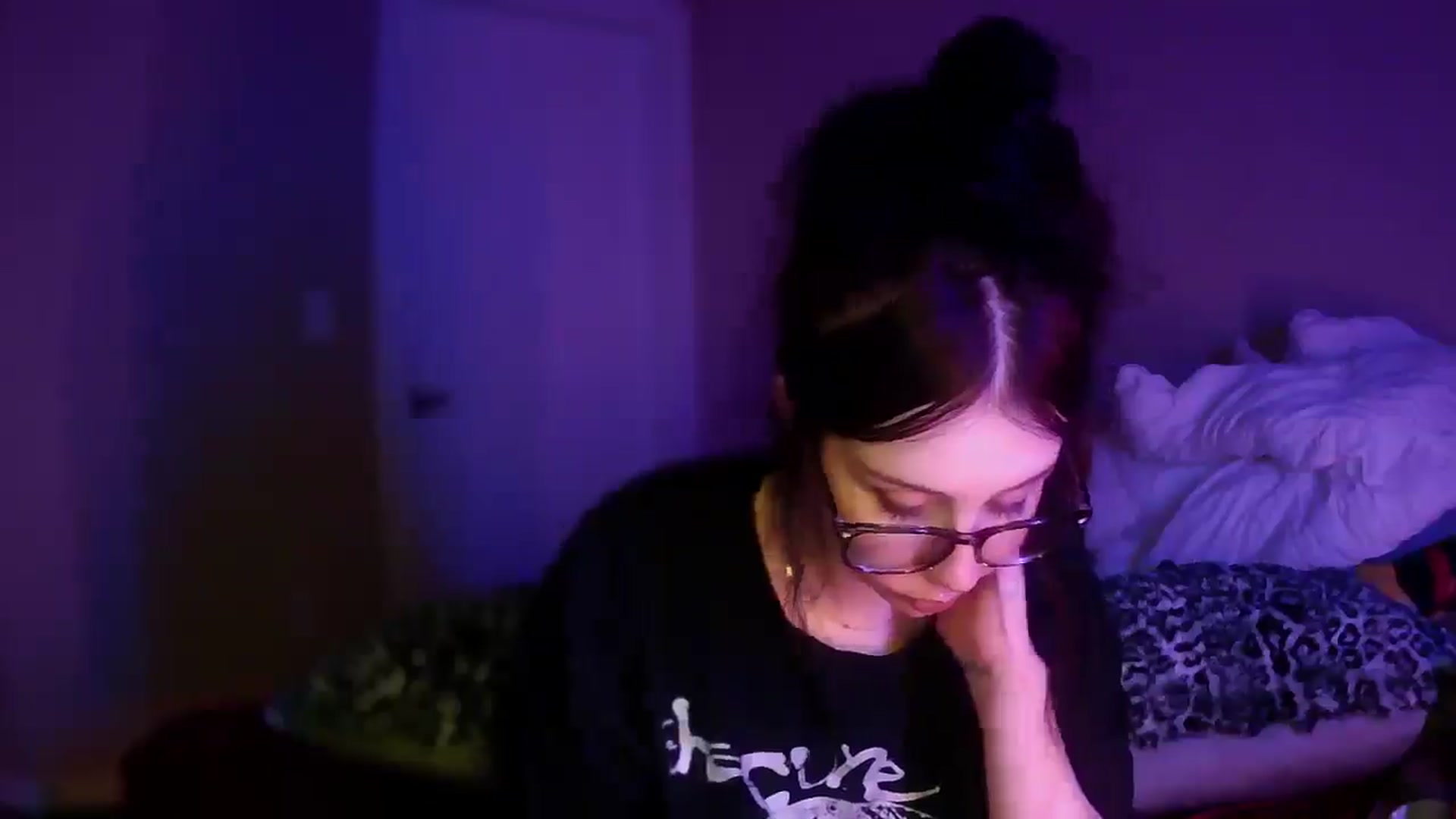 Gallery image thumbnail from Vixendrips's myfreecams stream on, 04/29/2026, 11:09 image 19 of 20
