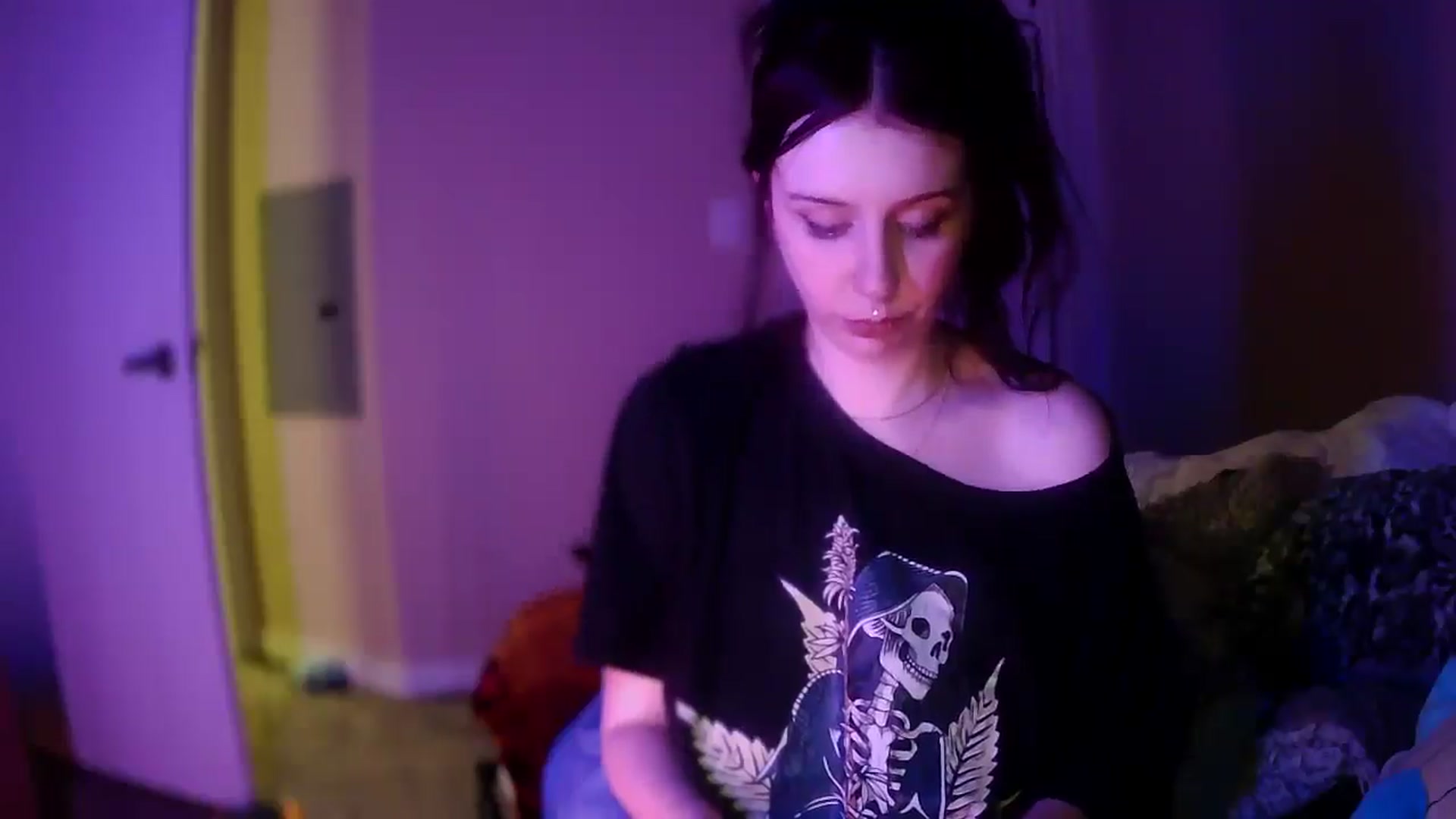 Gallery image thumbnail from Vixendrips's myfreecams stream on, 04/29/2026, 11:09 image 4 of 20