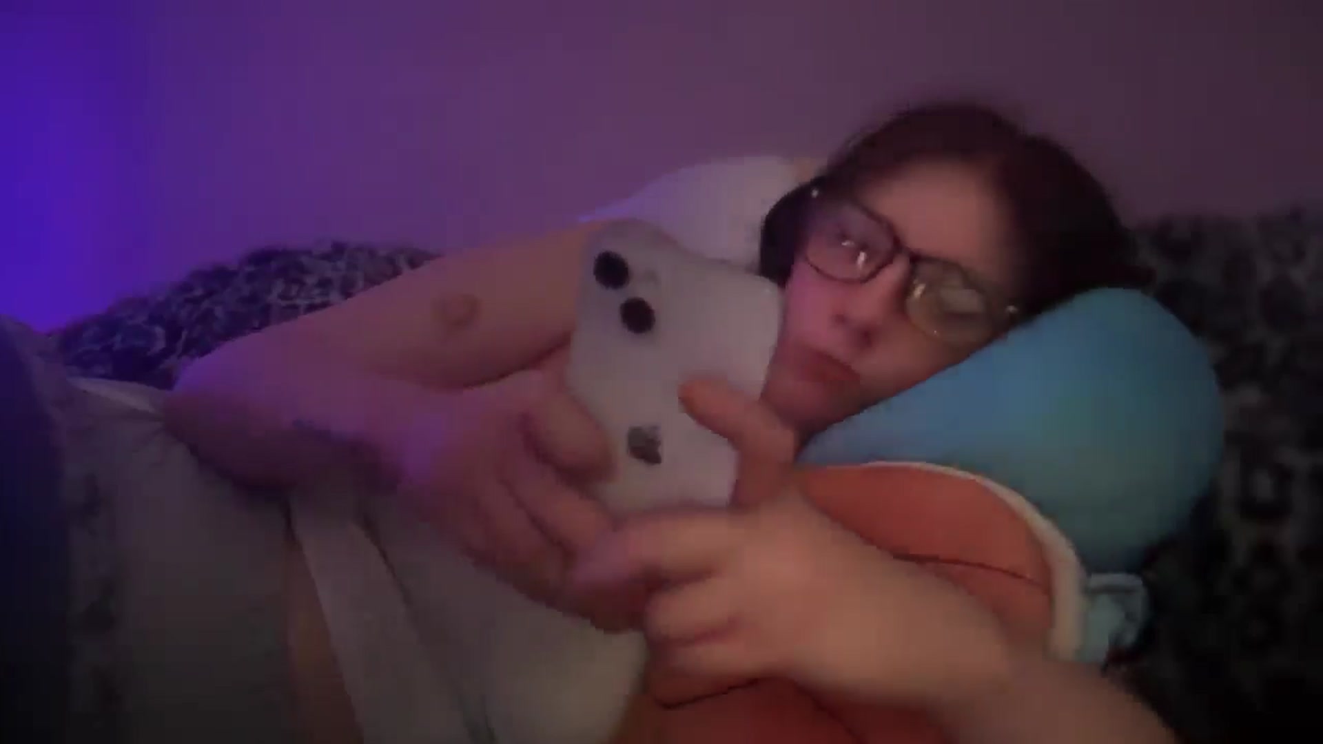 Gallery image thumbnail from Vixendrips's myfreecams stream on, 05/03/2026, 12:51 image 5 of 20
