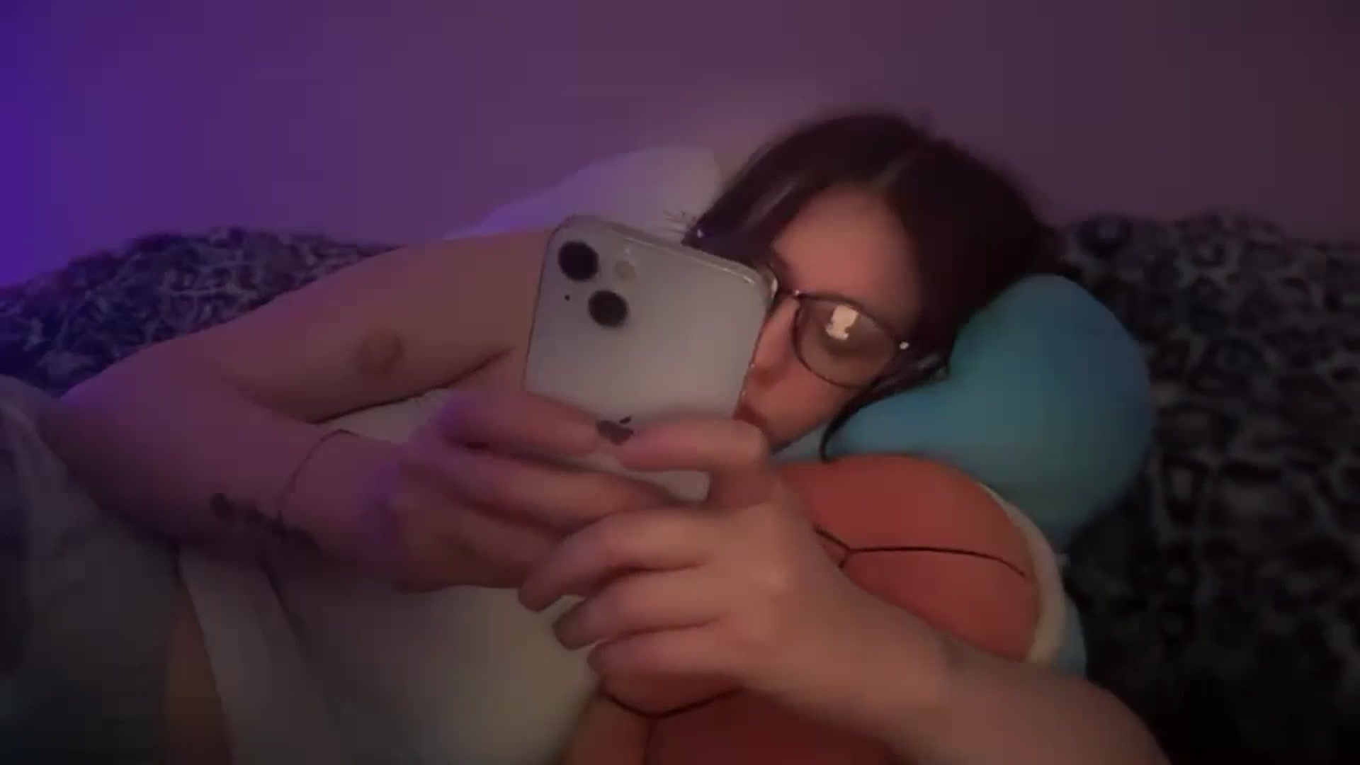 Gallery image thumbnail from Vixendrips's myfreecams stream on, 05/03/2026, 12:51 image 11 of 20