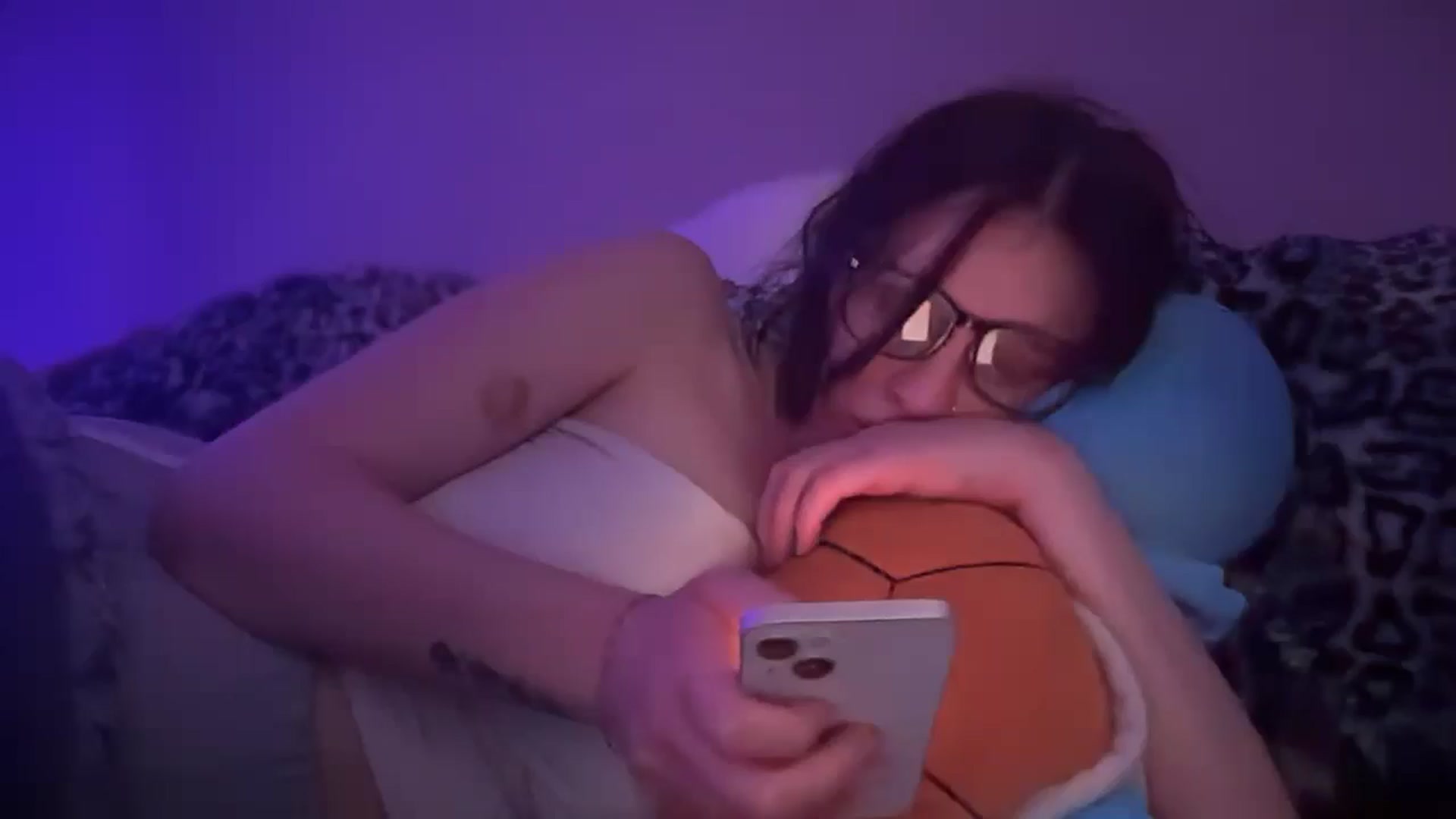 Gallery image thumbnail from Vixendrips's myfreecams stream on, 05/03/2026, 12:51 image 1 of 20