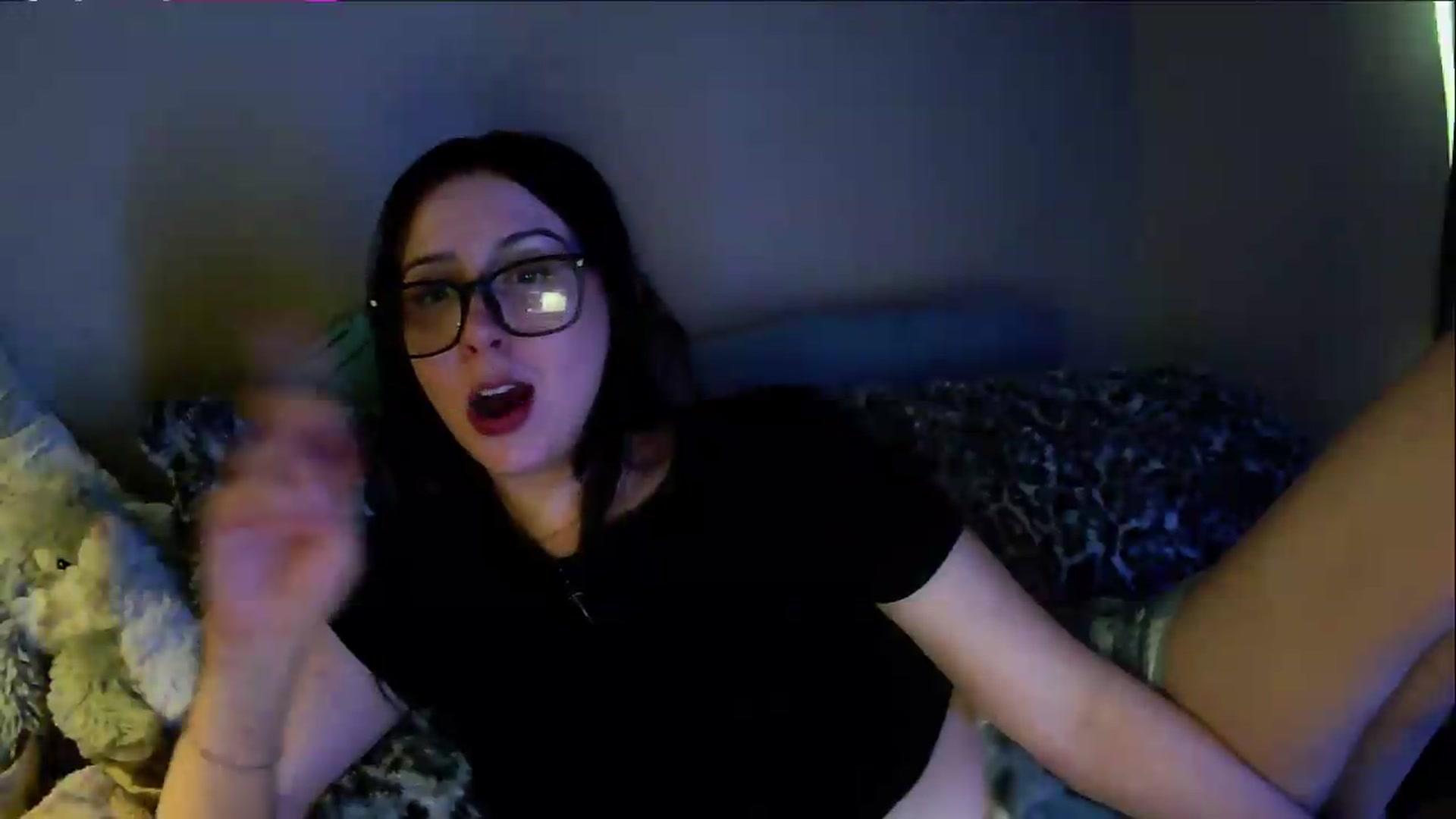 Gallery image thumbnail from Vixendrips's myfreecams stream on, 05/18/2026, 23:56 image 17 of 20