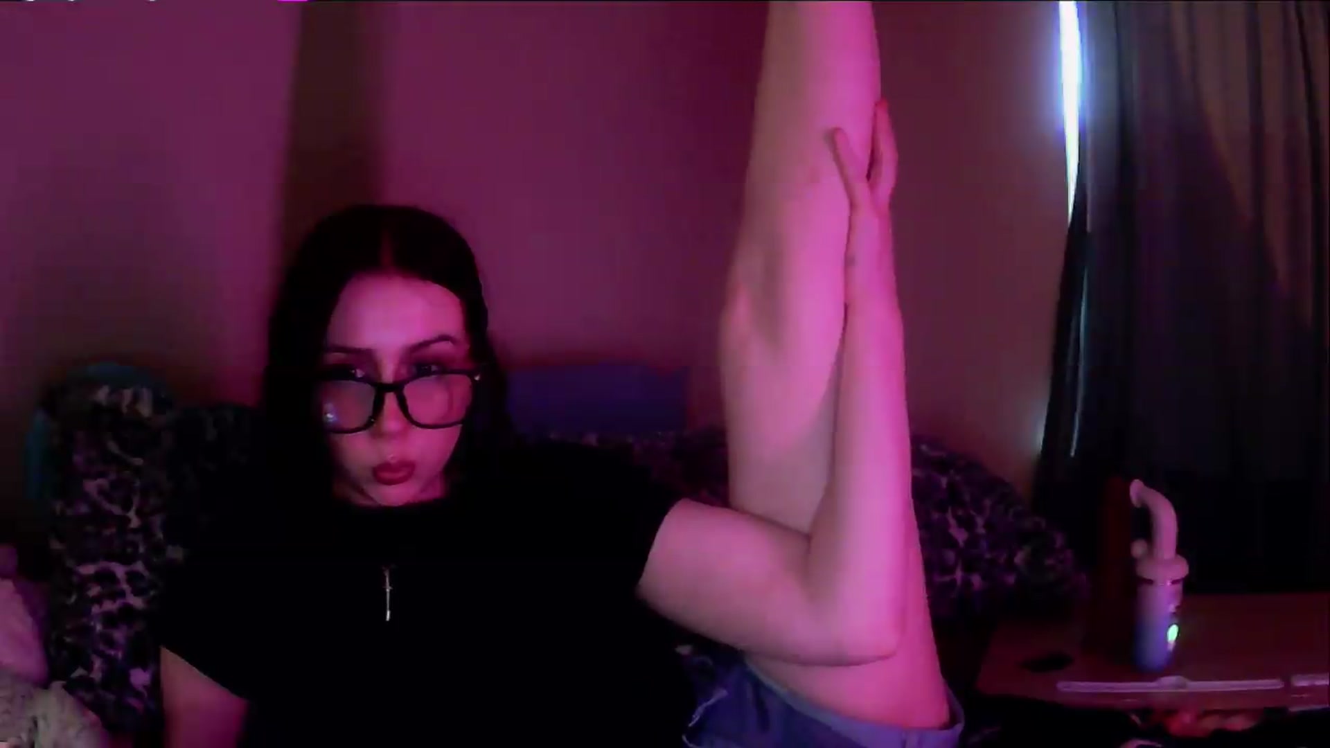 Gallery image thumbnail from Vixendrips's myfreecams stream on, 05/18/2026, 23:56 image 4 of 20